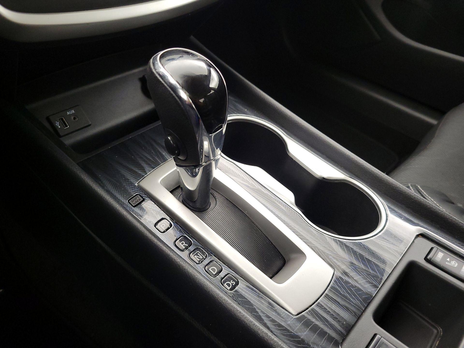 Thumbnail: 2017 Nissan Altima - 18