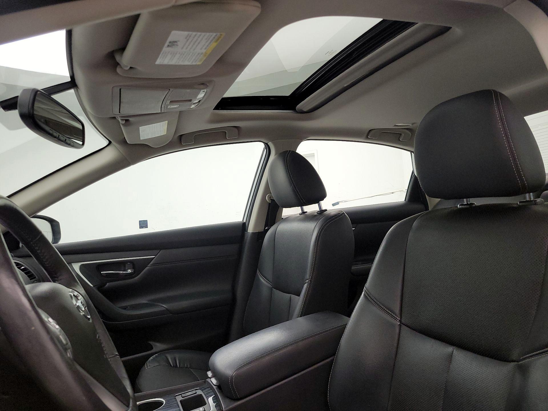 Thumbnail: 2017 Nissan Altima - 20