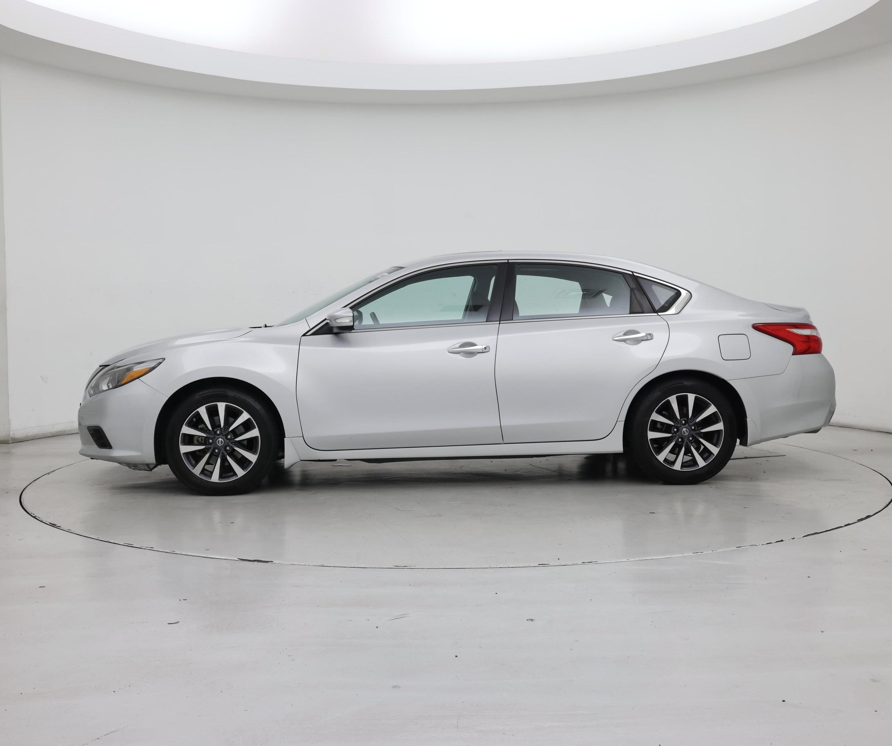 Thumbnail: 2017 Nissan Altima - 3