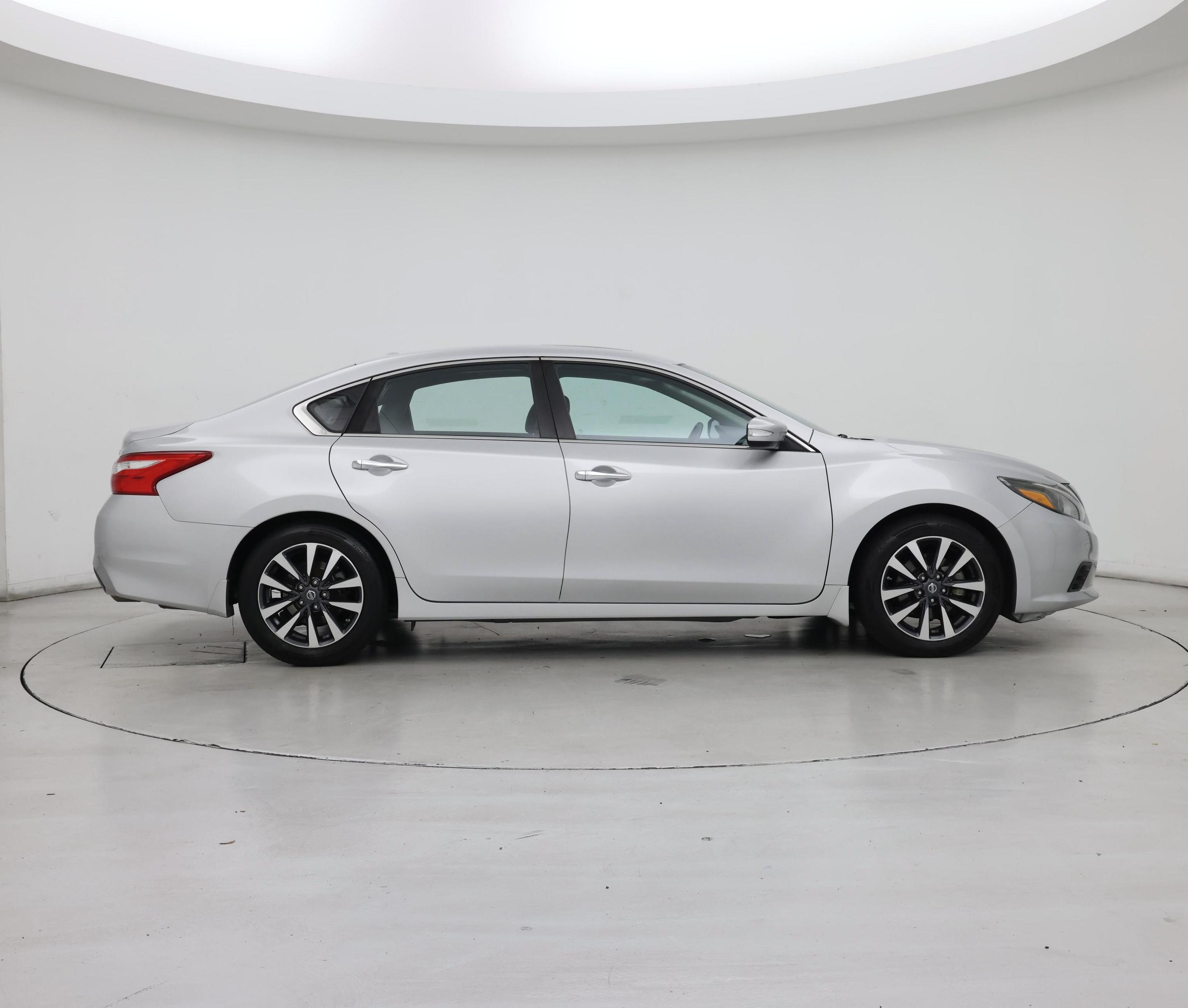 Thumbnail: 2017 Nissan Altima - 7