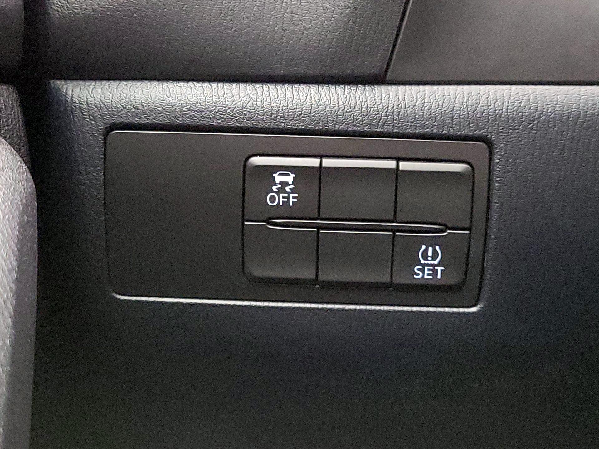 Thumbnail: 2018 Mazda Mazda3 - 13