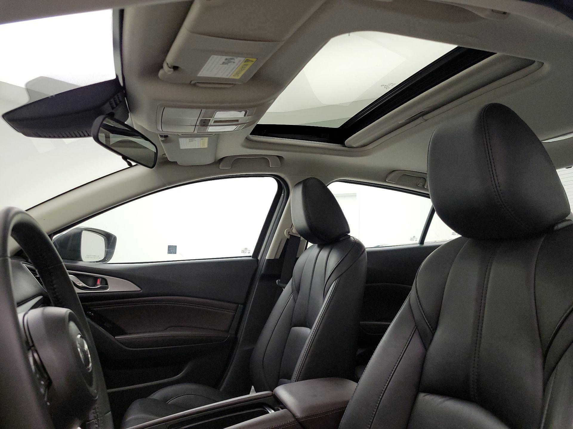 Thumbnail: 2018 Mazda Mazda3 - 20