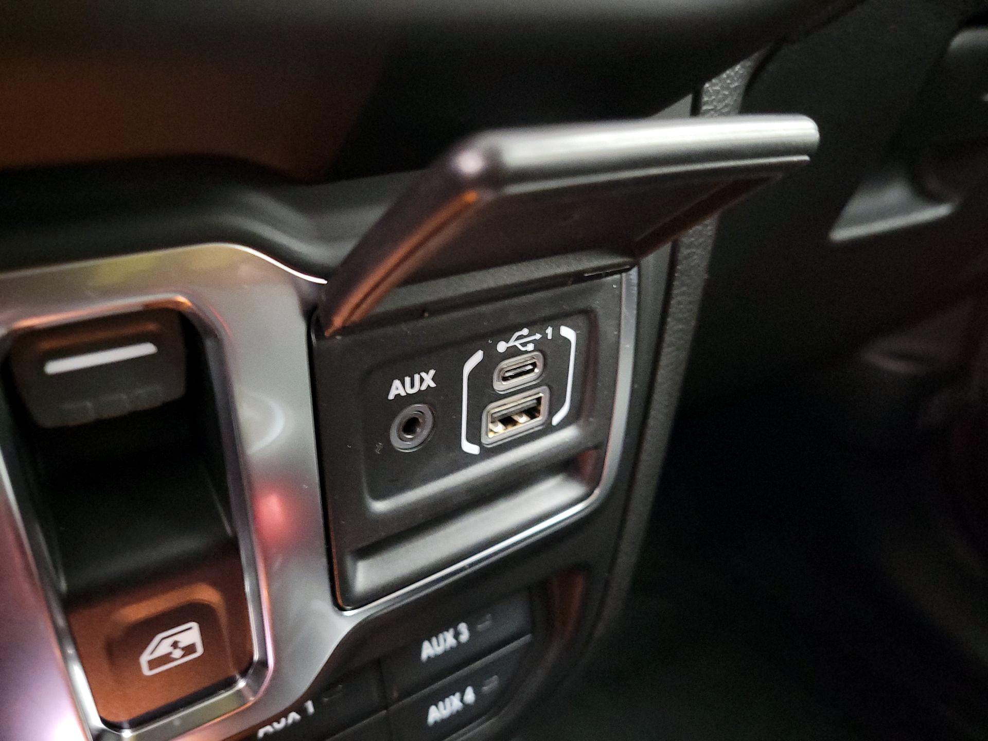 Thumbnail: 2021 Jeep Wrangler - 18