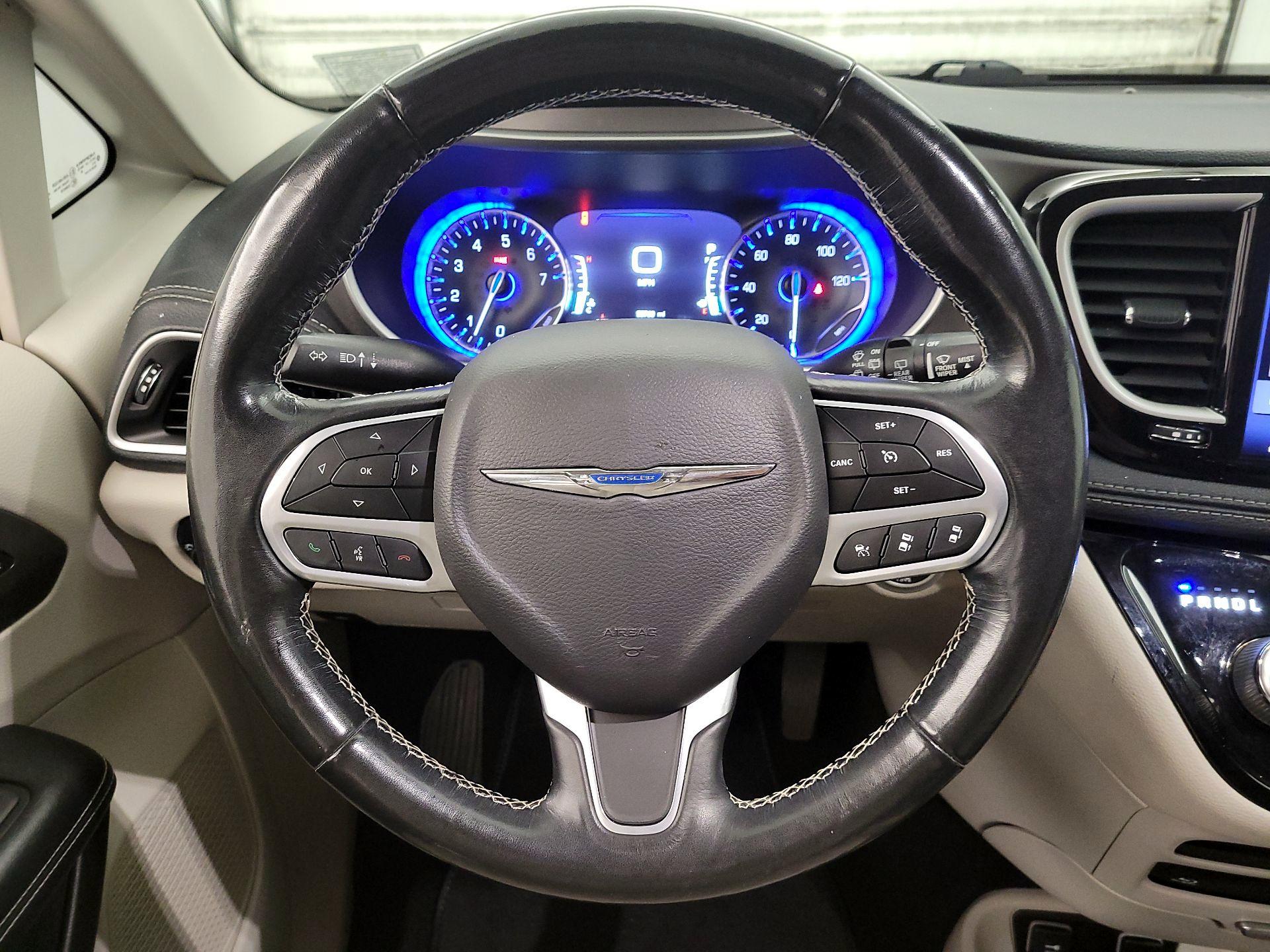 Thumbnail: 2021 Chrysler Pacifica - 10