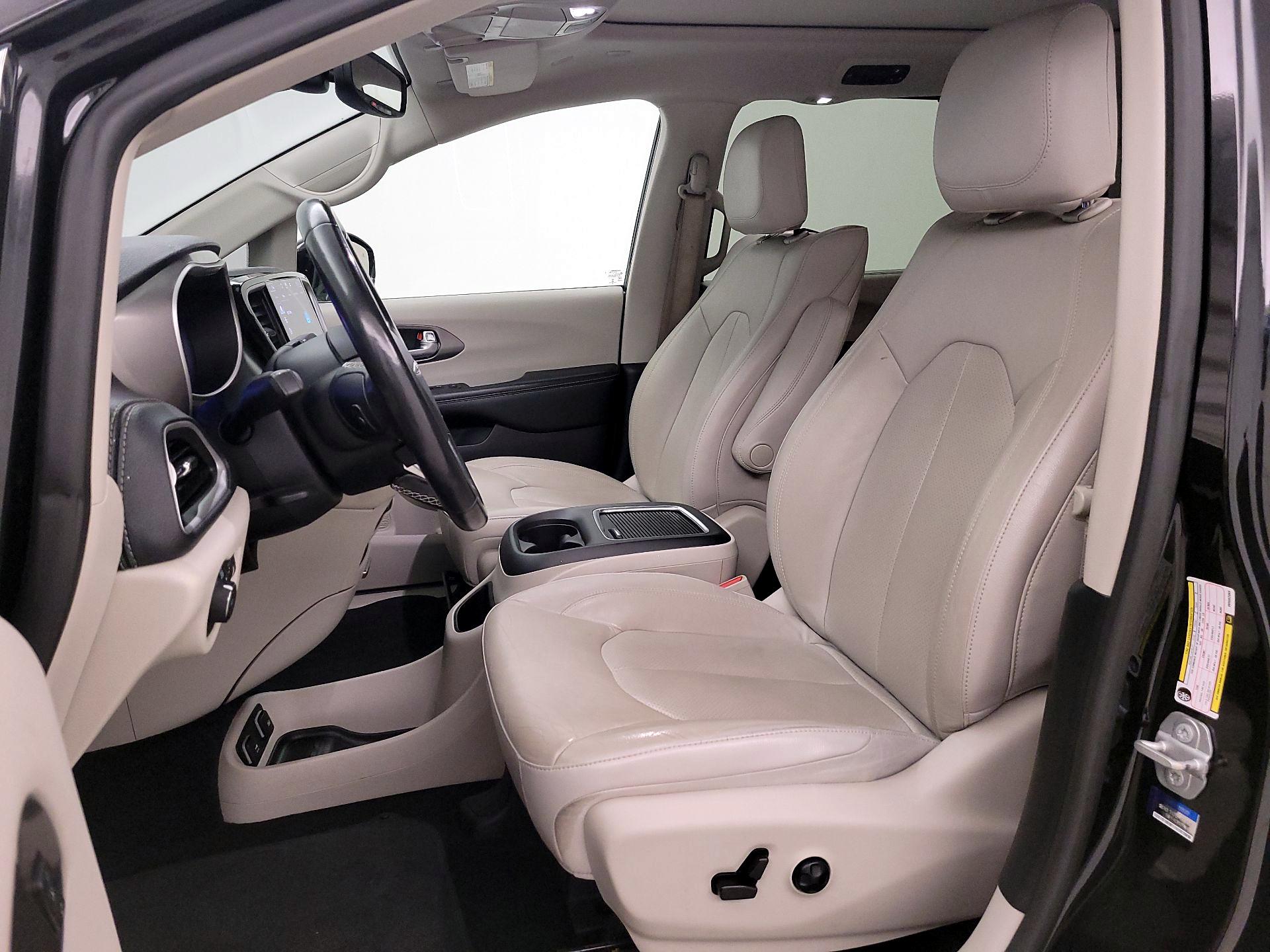 Thumbnail: 2021 Chrysler Pacifica - 11