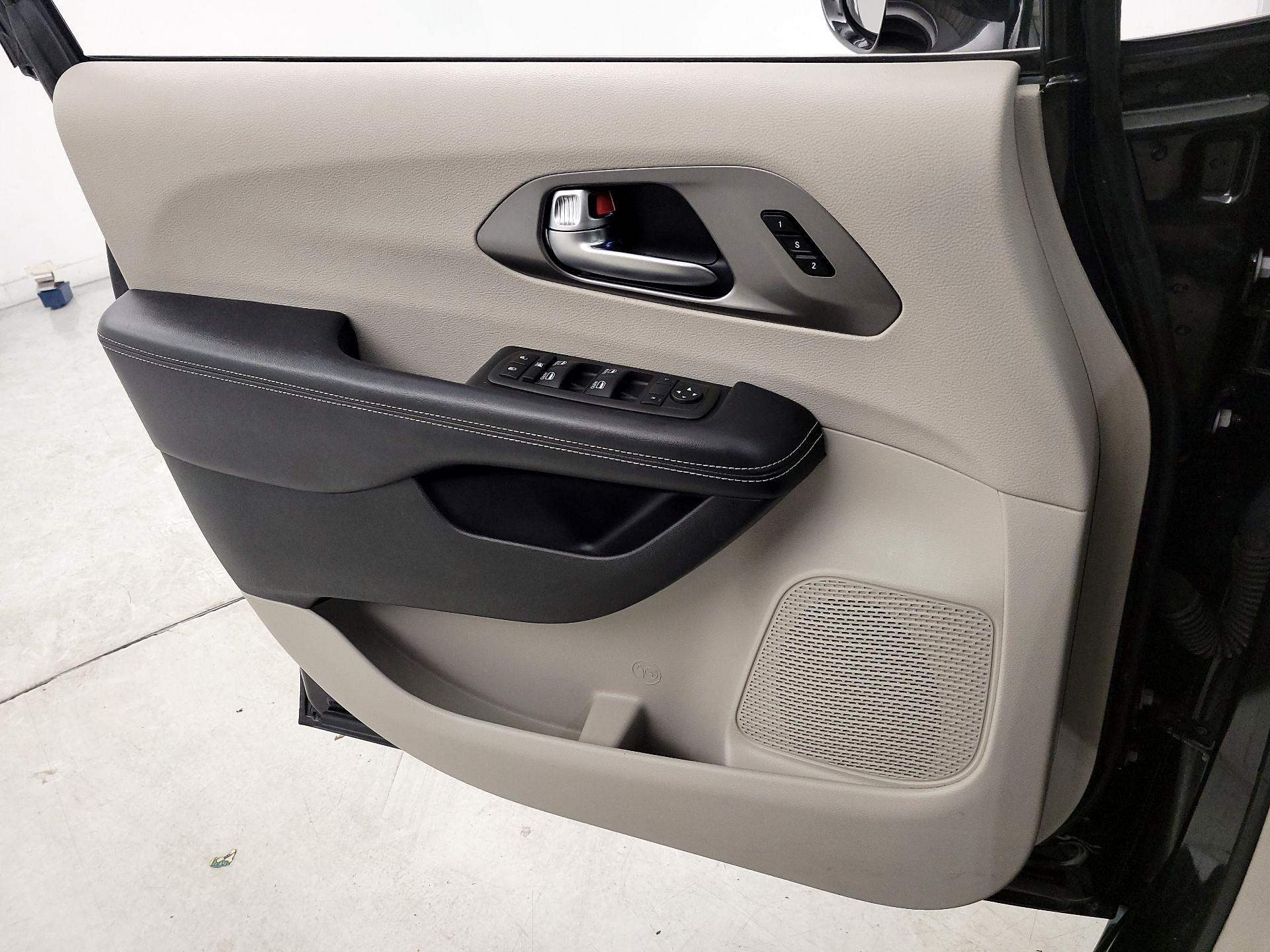 Thumbnail: 2021 Chrysler Pacifica - 12