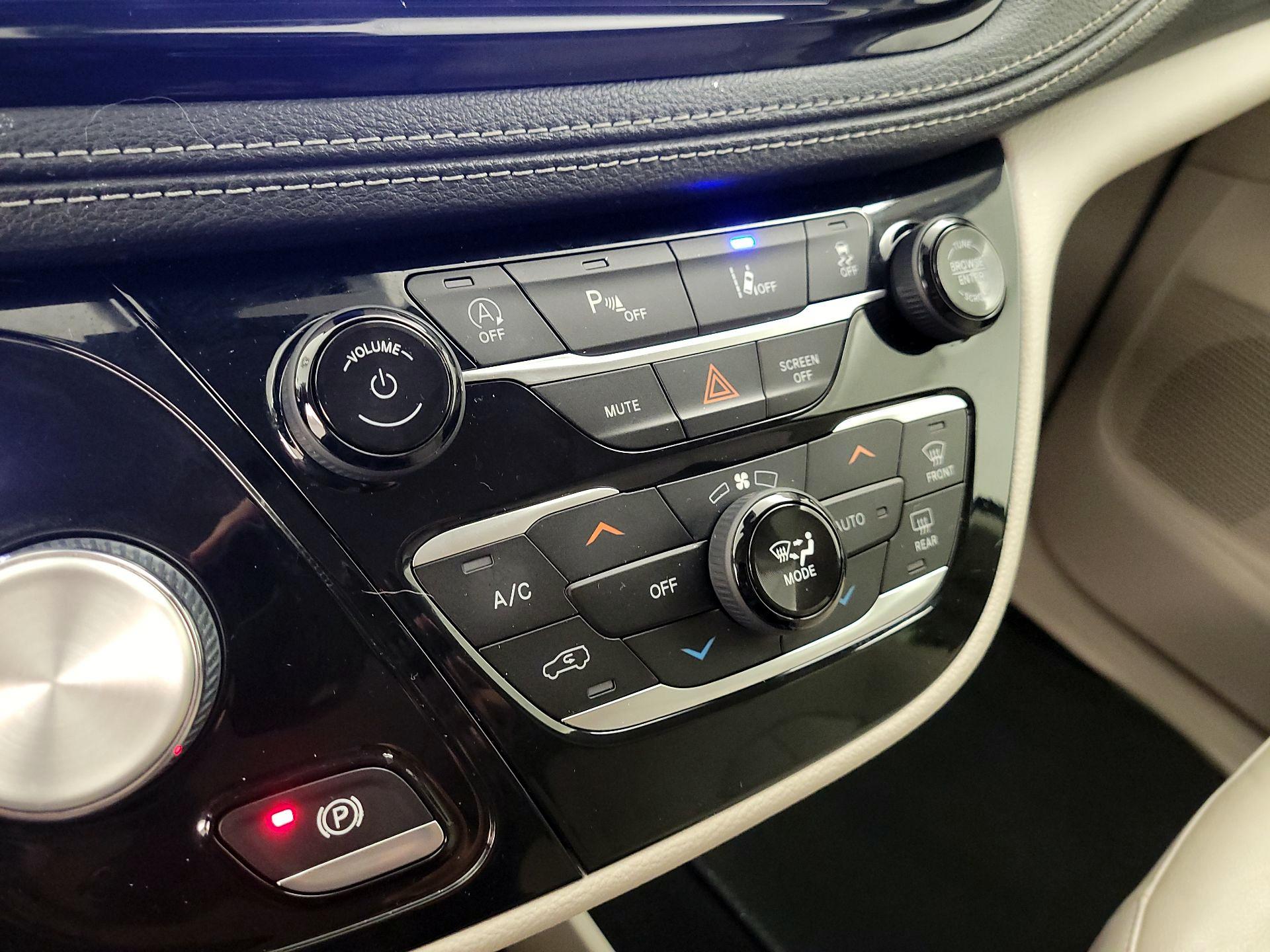 Thumbnail: 2021 Chrysler Pacifica - 16