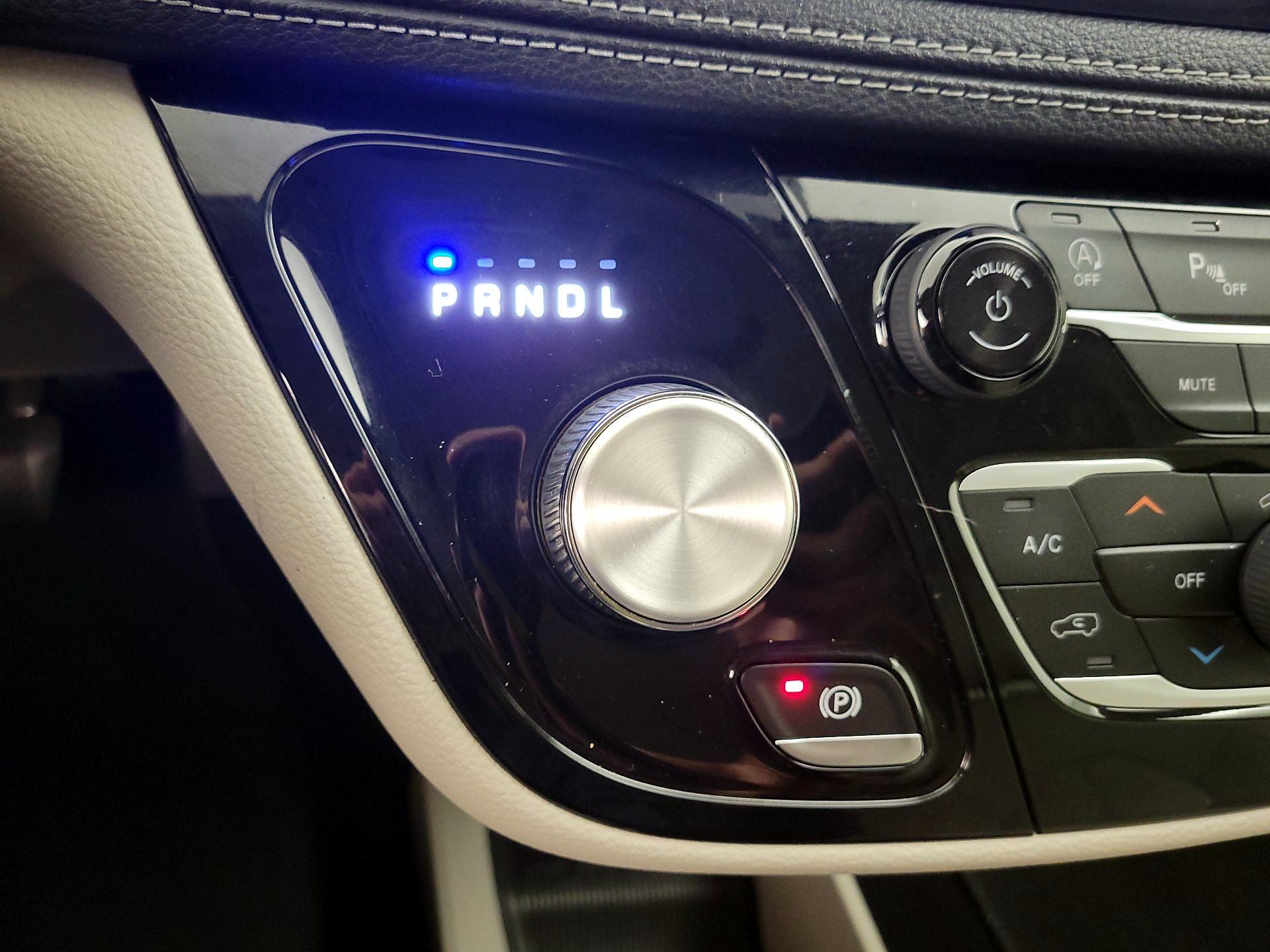 Thumbnail: 2021 Chrysler Pacifica - 17