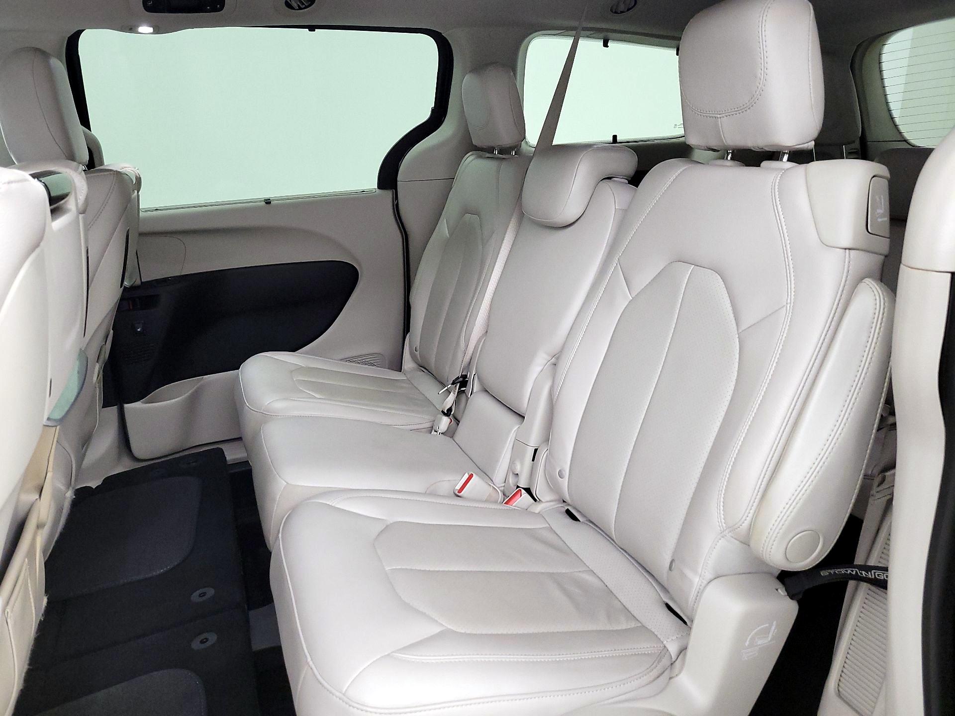 Thumbnail: 2021 Chrysler Pacifica - 18