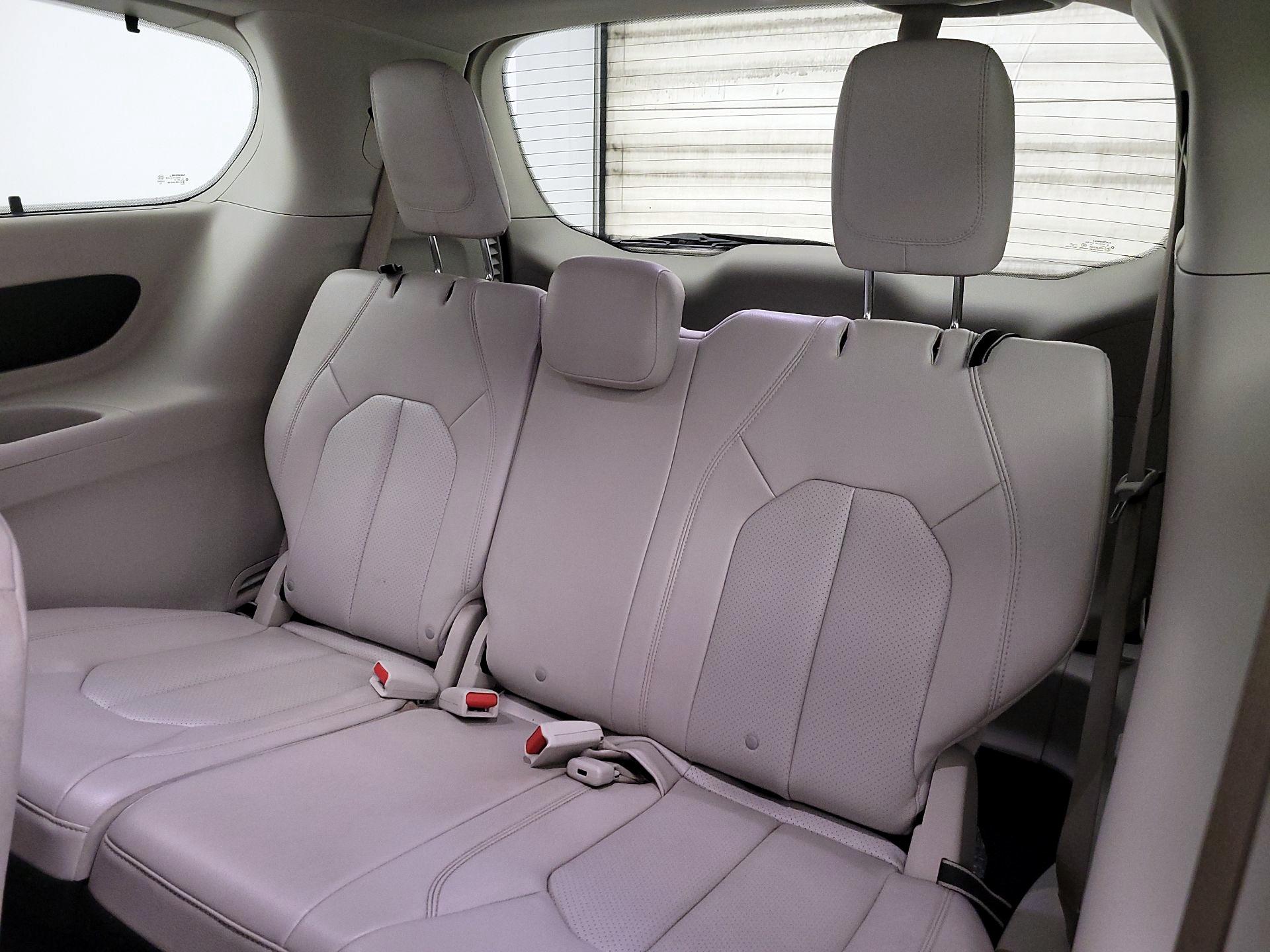 Thumbnail: 2021 Chrysler Pacifica - 19