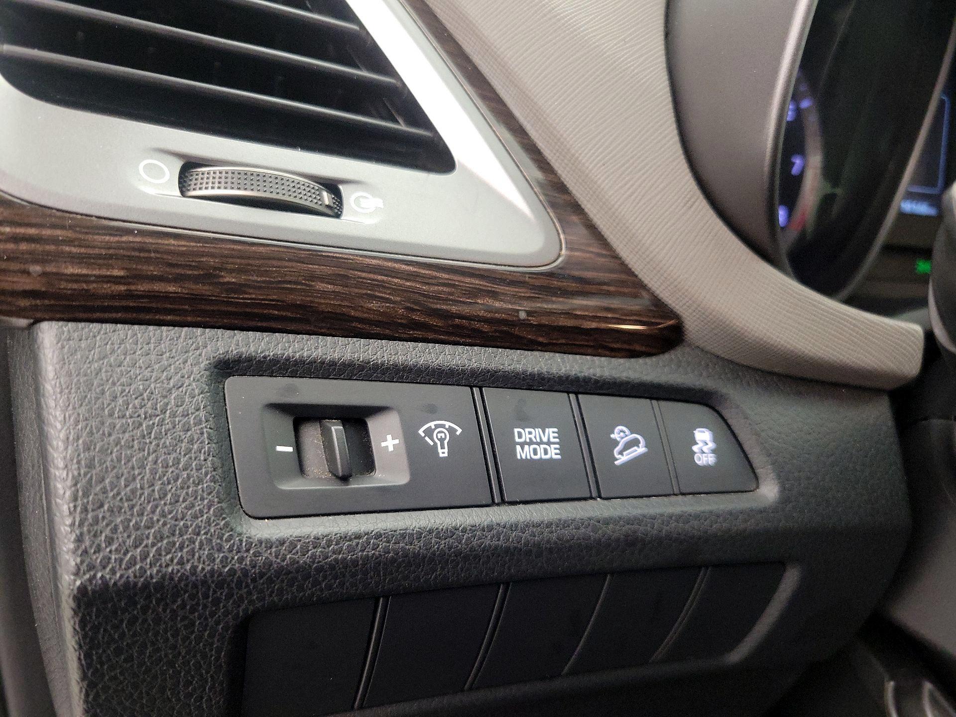 Thumbnail: 2018 Hyundai Santa Fe - 13