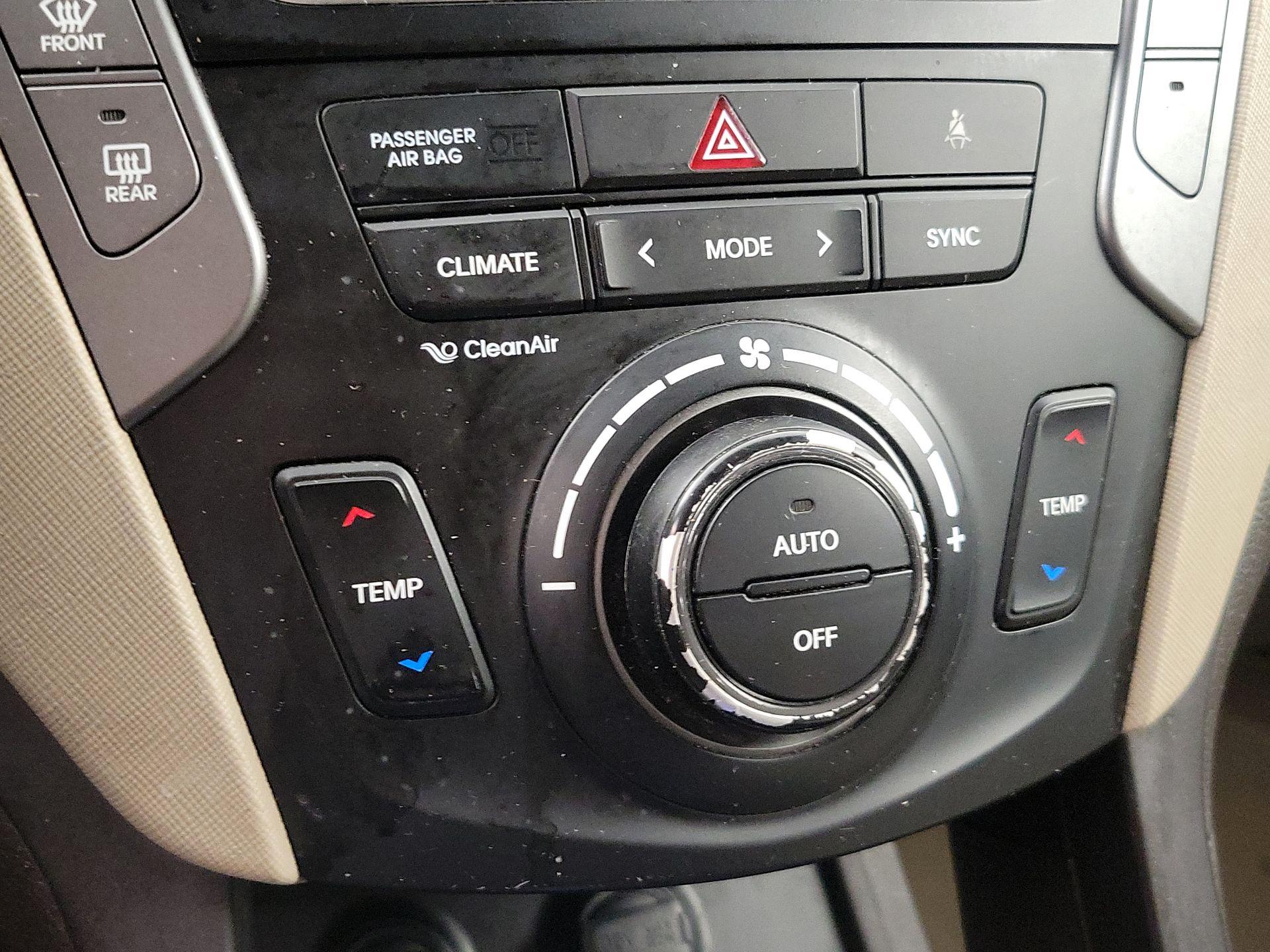 Thumbnail: 2018 Hyundai Santa Fe - 16