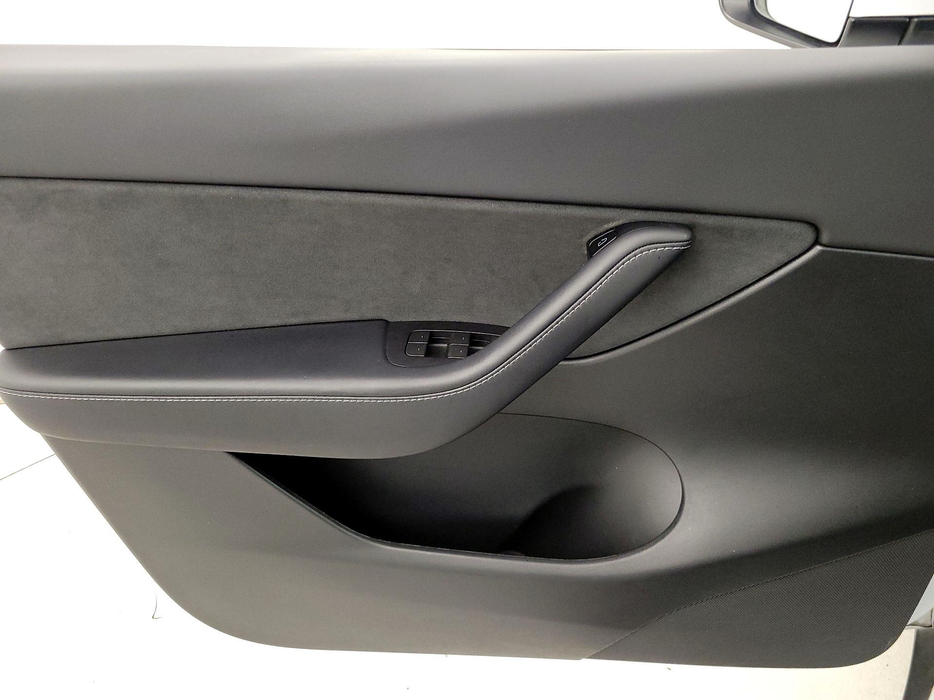 Thumbnail: 2022 Tesla Model Y - 12