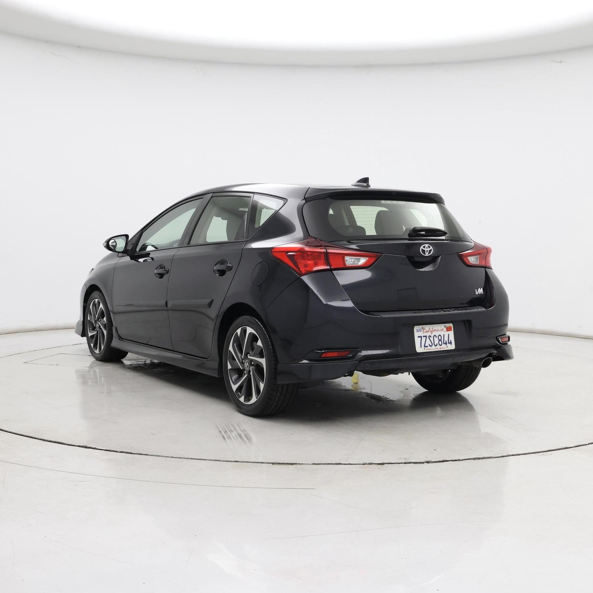 Thumbnail: 2017 Toyota Corolla iM - 2