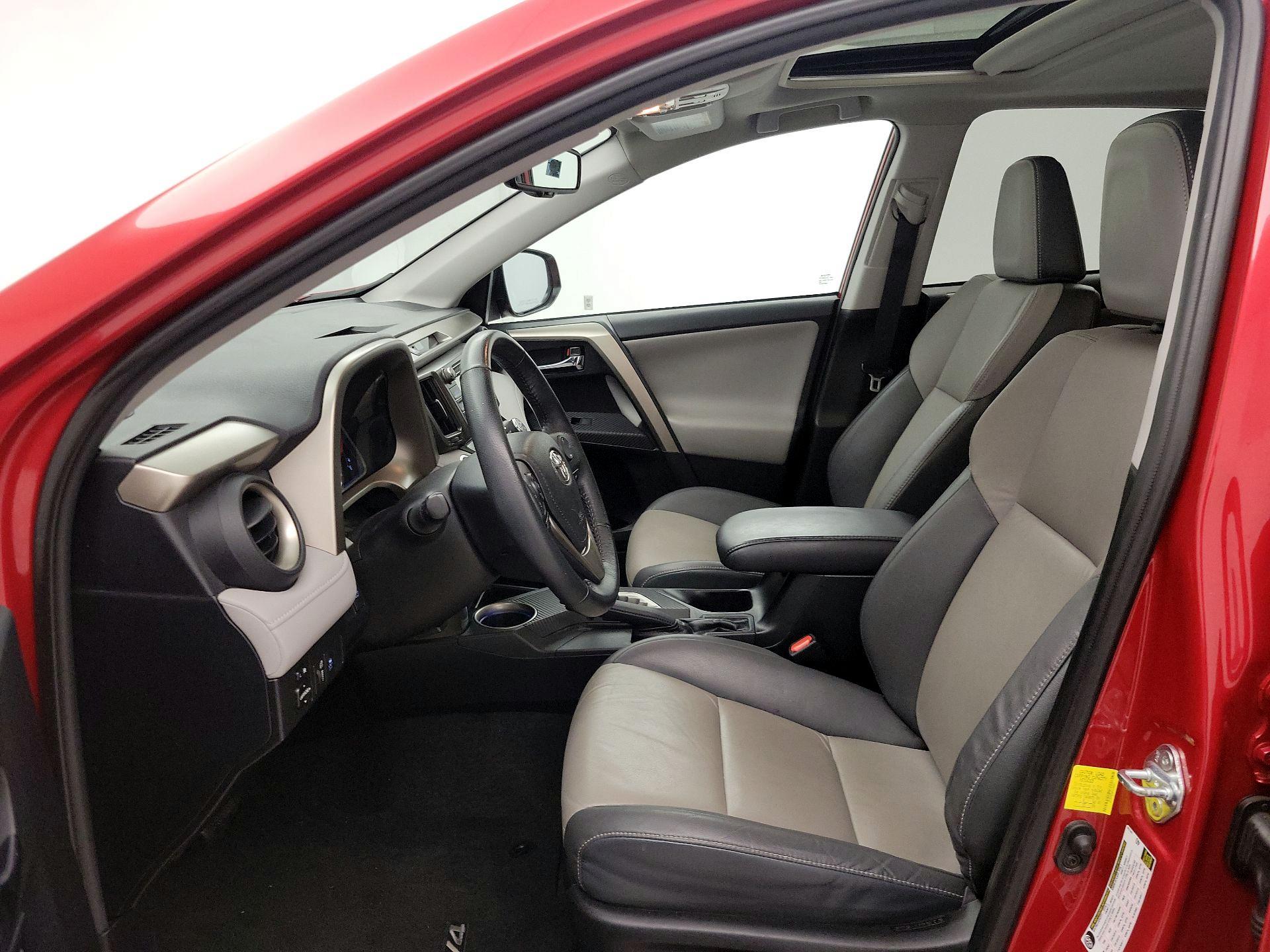 Thumbnail: 2015 Toyota RAV4 - 11