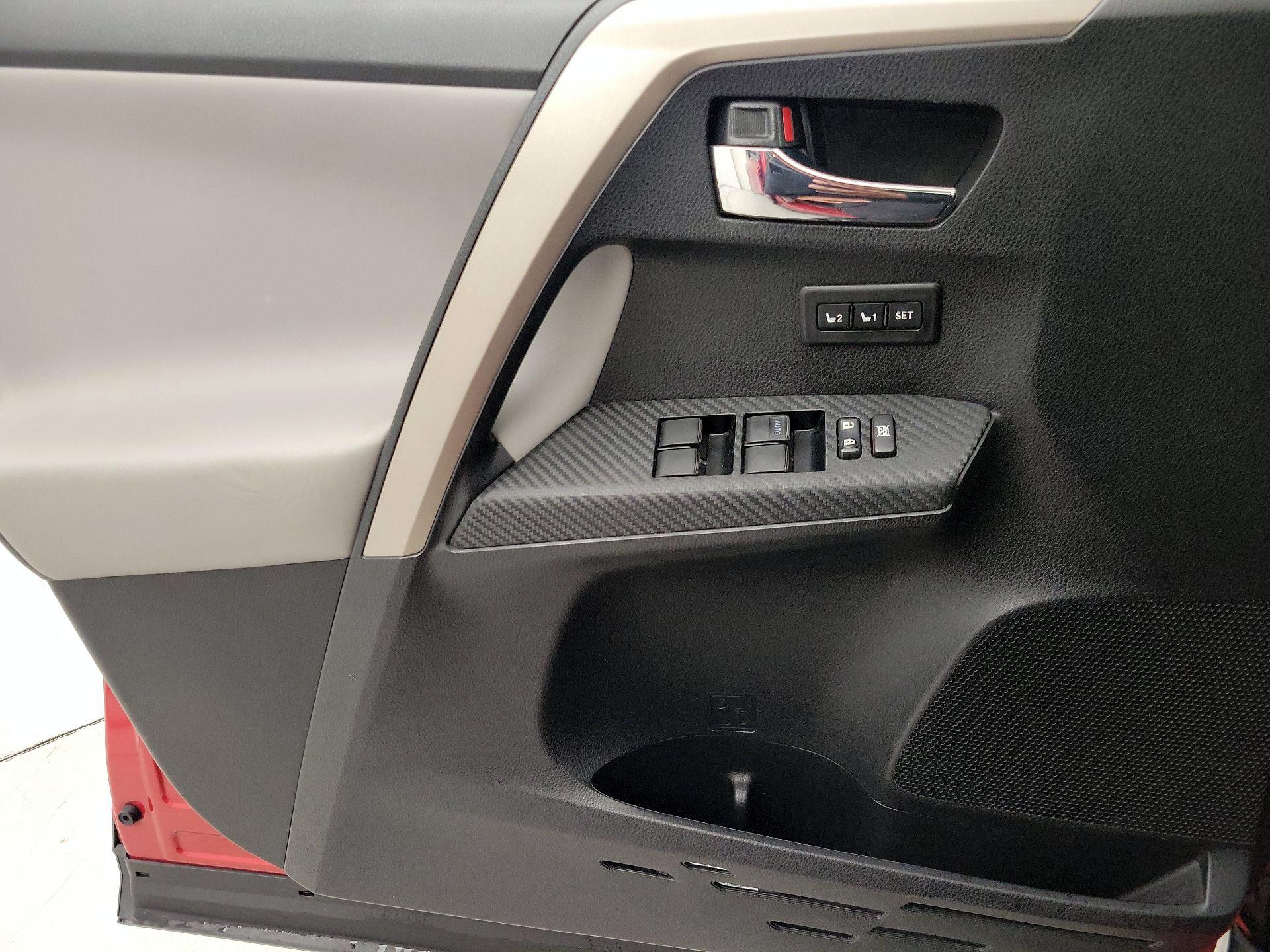 Thumbnail: 2015 Toyota RAV4 - 12