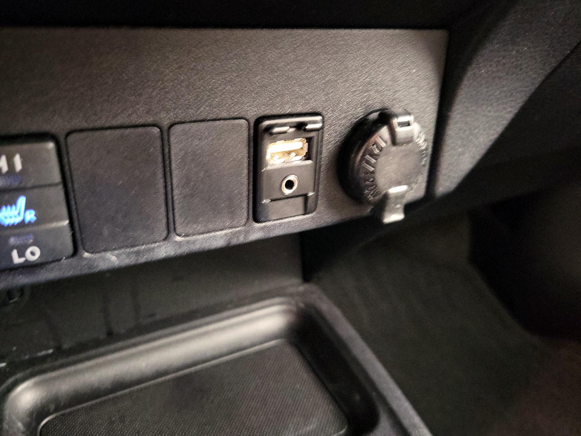 Thumbnail: 2015 Toyota RAV4 - 18