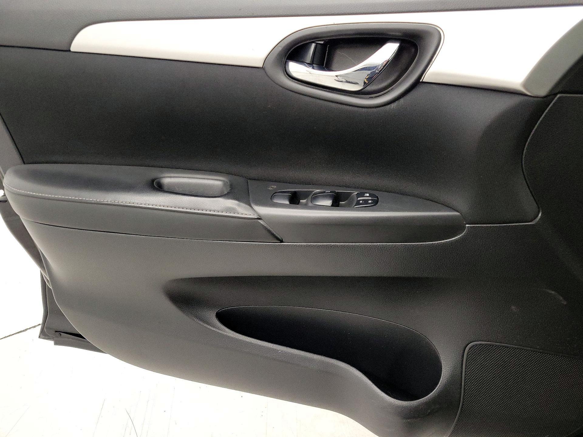 Thumbnail: 2019 Nissan Sentra - 12