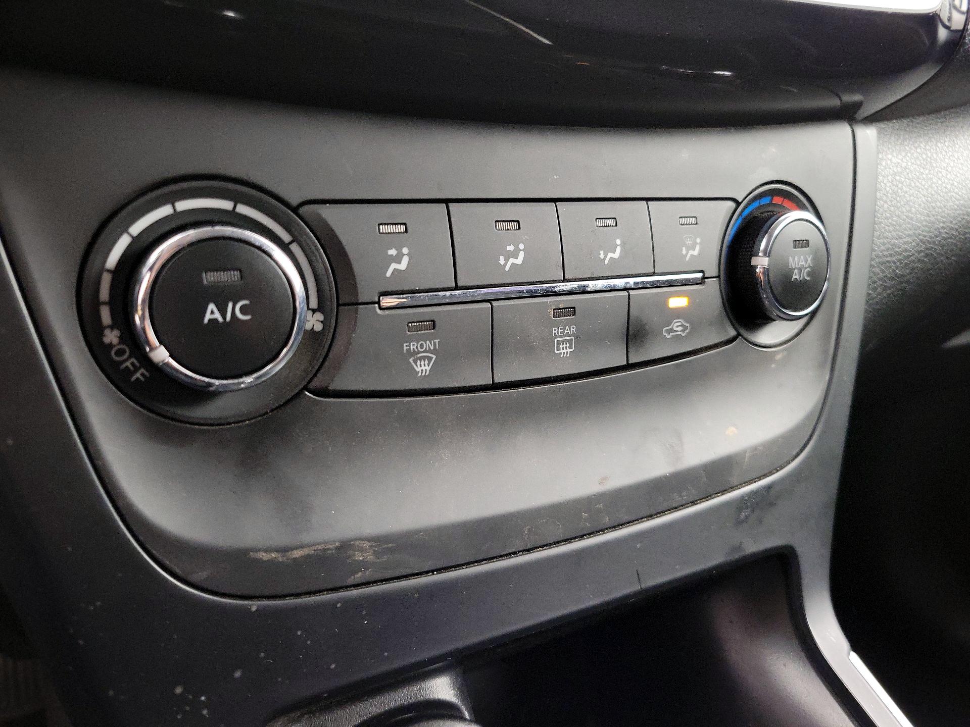 Thumbnail: 2019 Nissan Sentra - 16