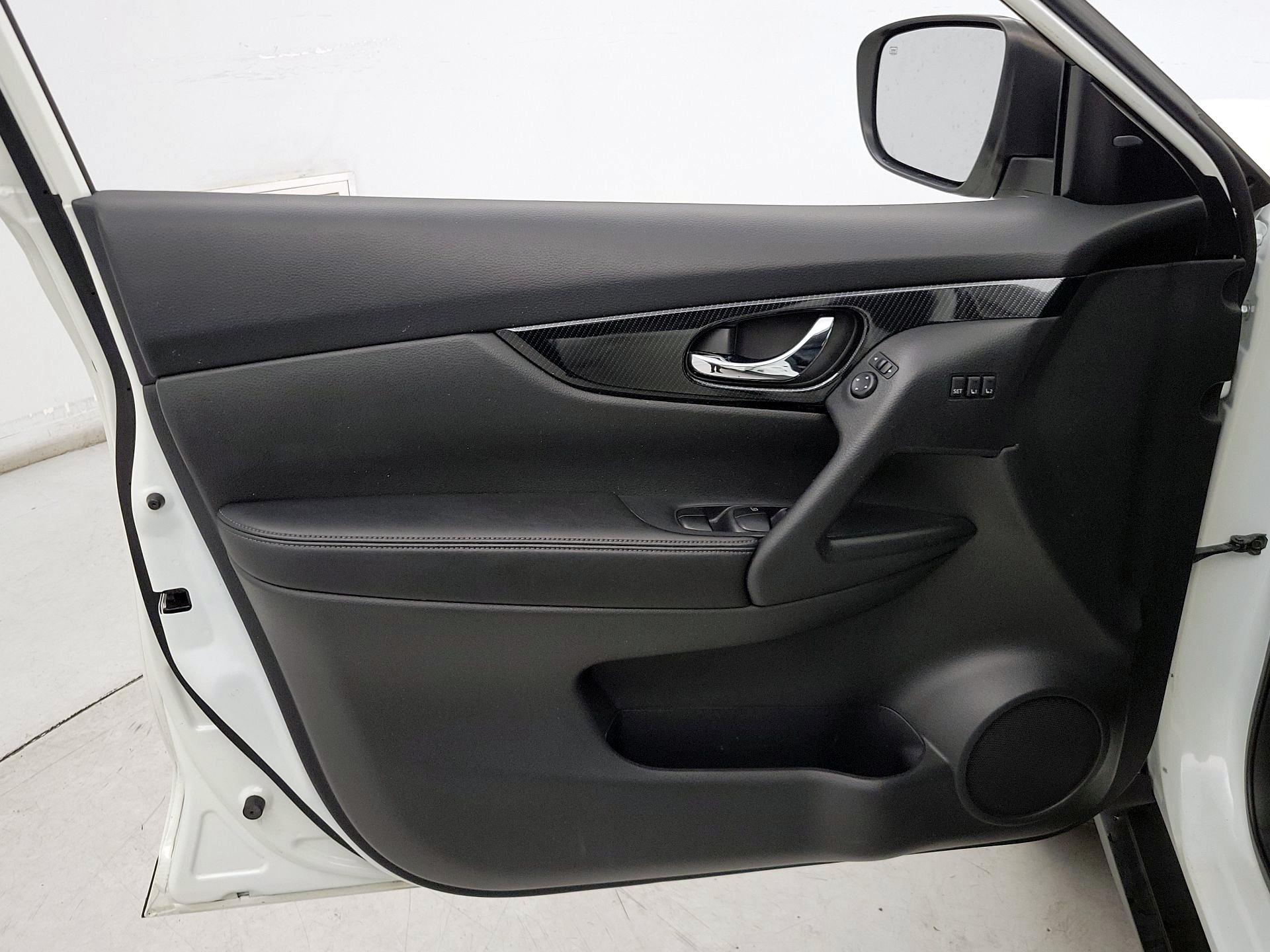 Thumbnail: 2018 Nissan Rogue - 12