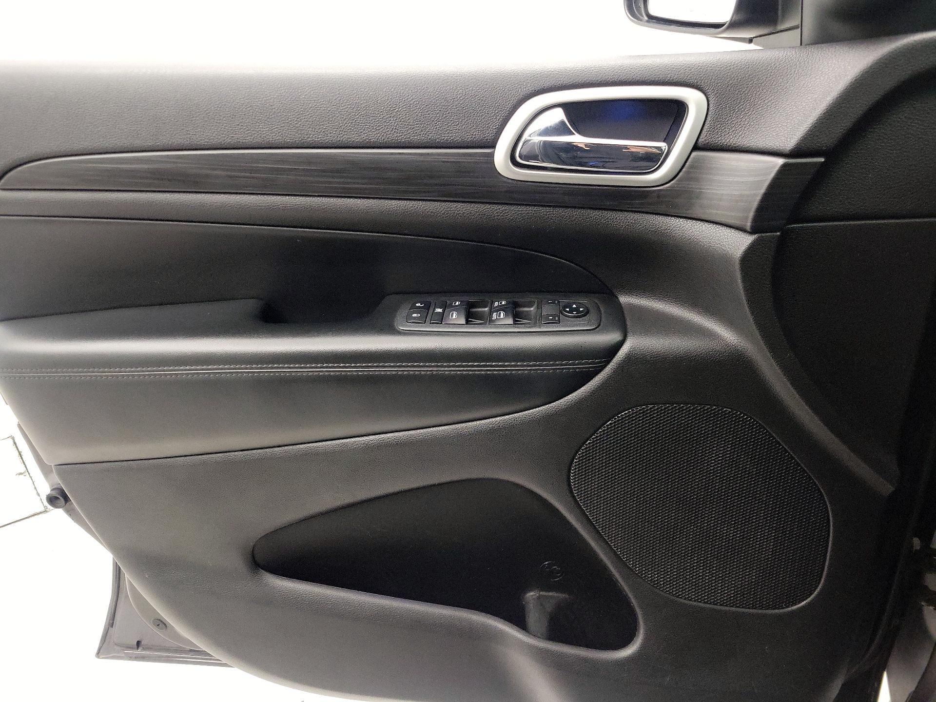 Thumbnail: 2019 Jeep Grand Cherokee - 12