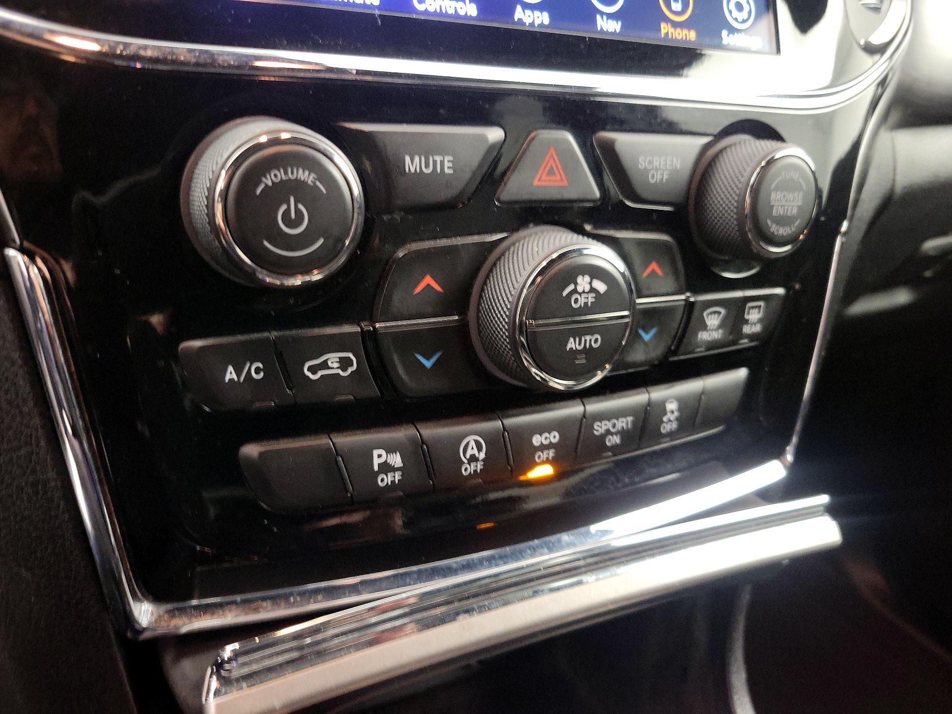 Thumbnail: 2019 Jeep Grand Cherokee - 17