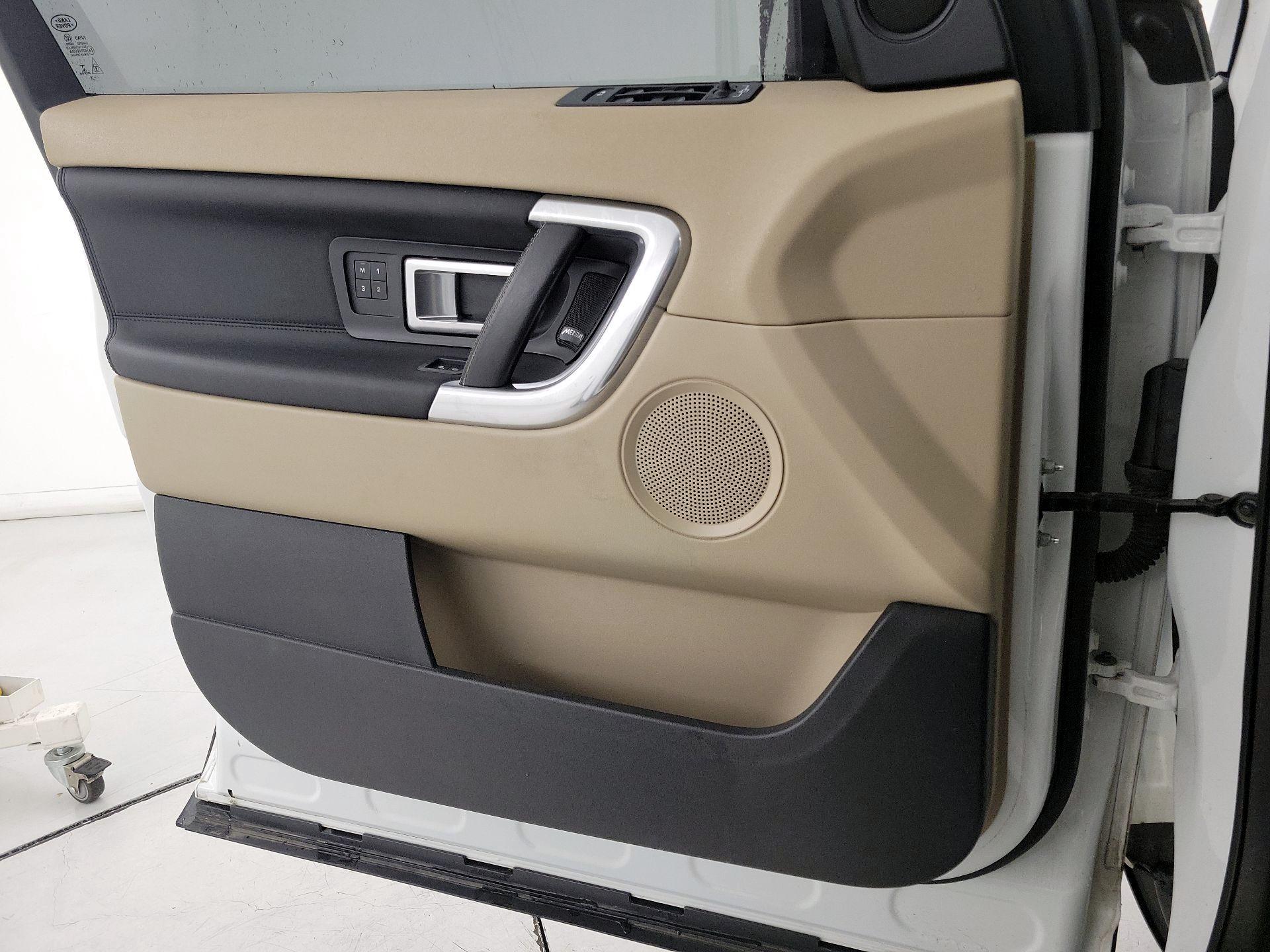 Thumbnail: 2019 Land Rover Discovery Sport - 12