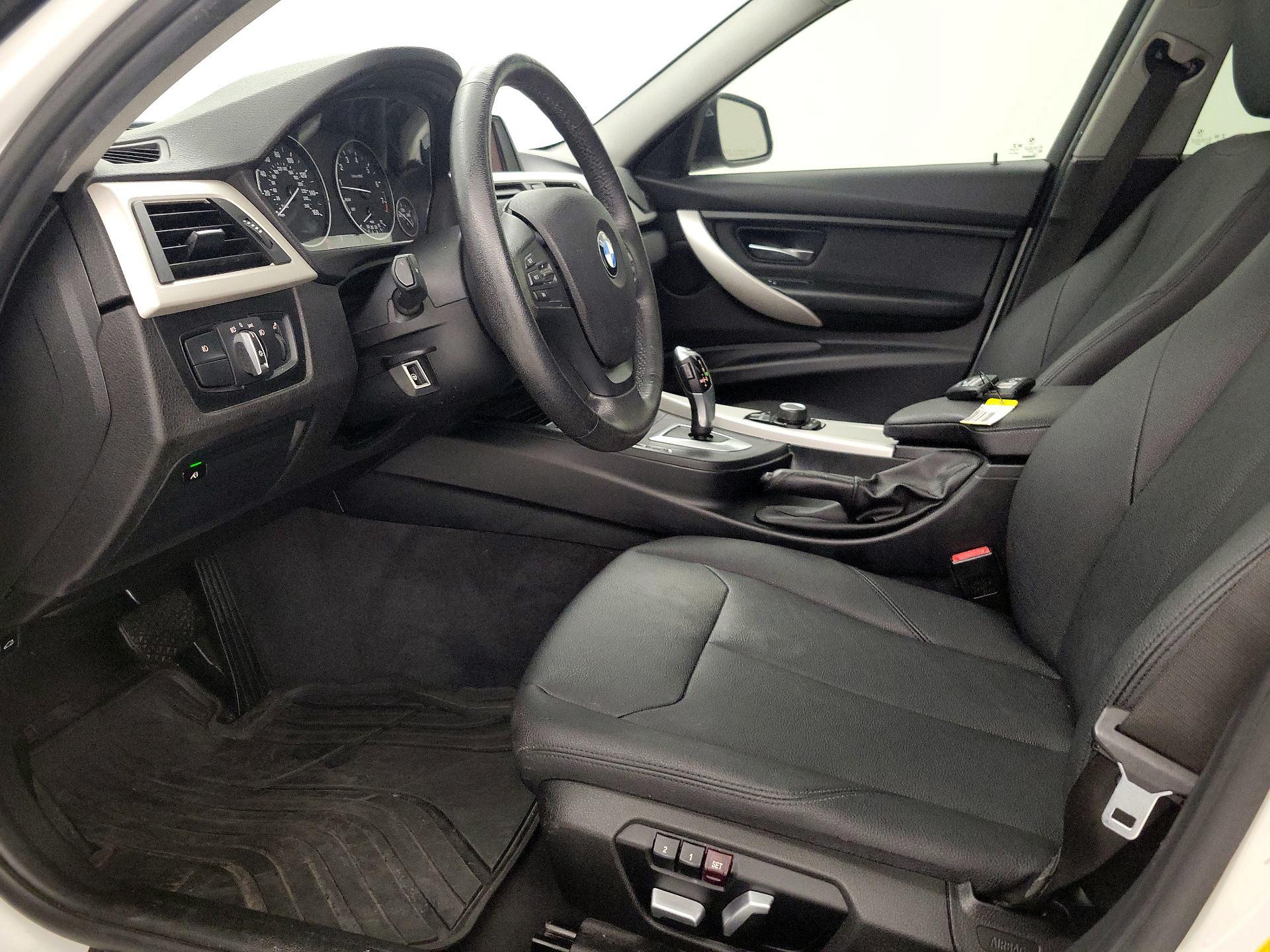 Thumbnail: 2018 BMW 3 Series - 11