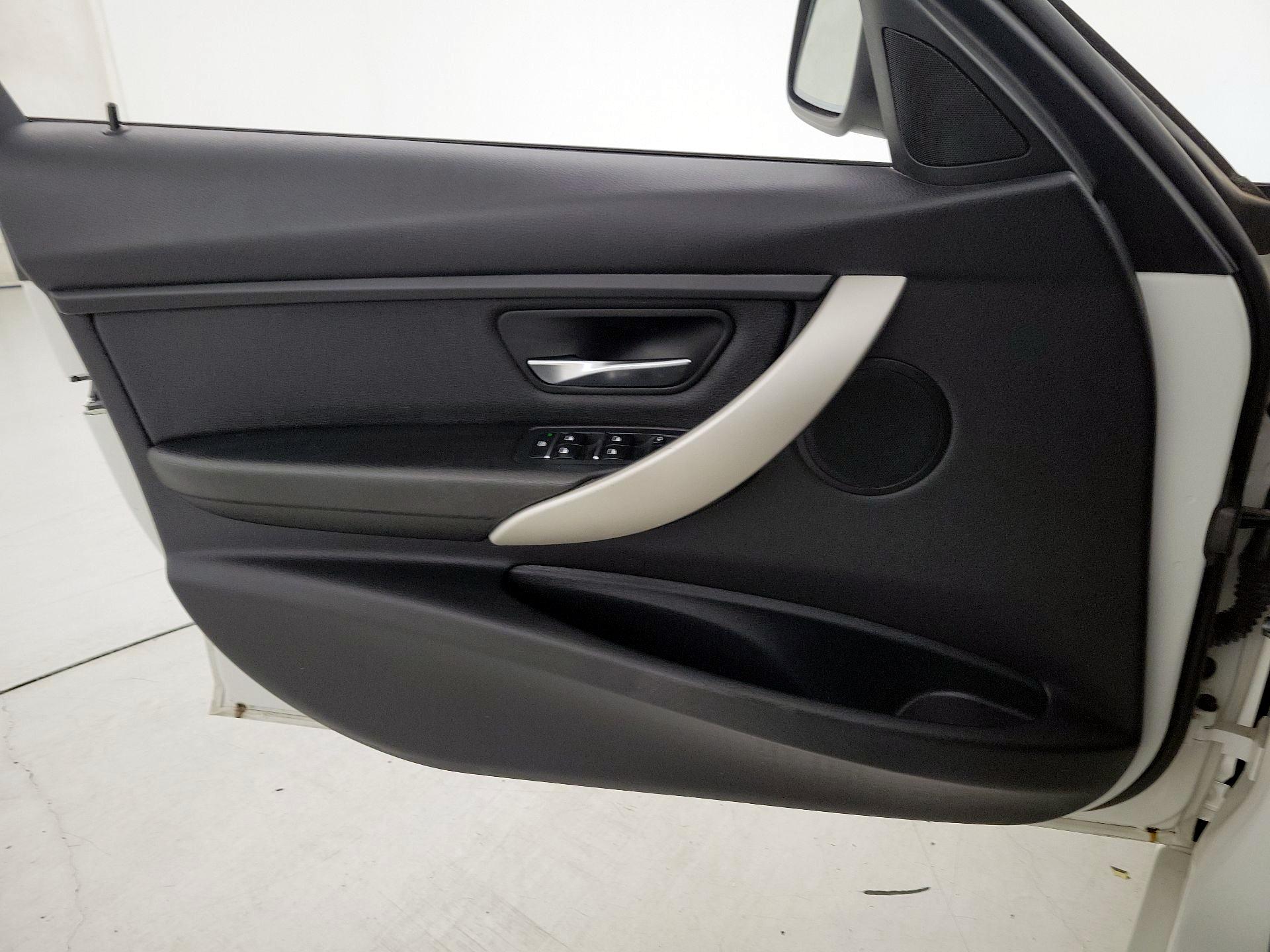 Thumbnail: 2018 BMW 3 Series - 12