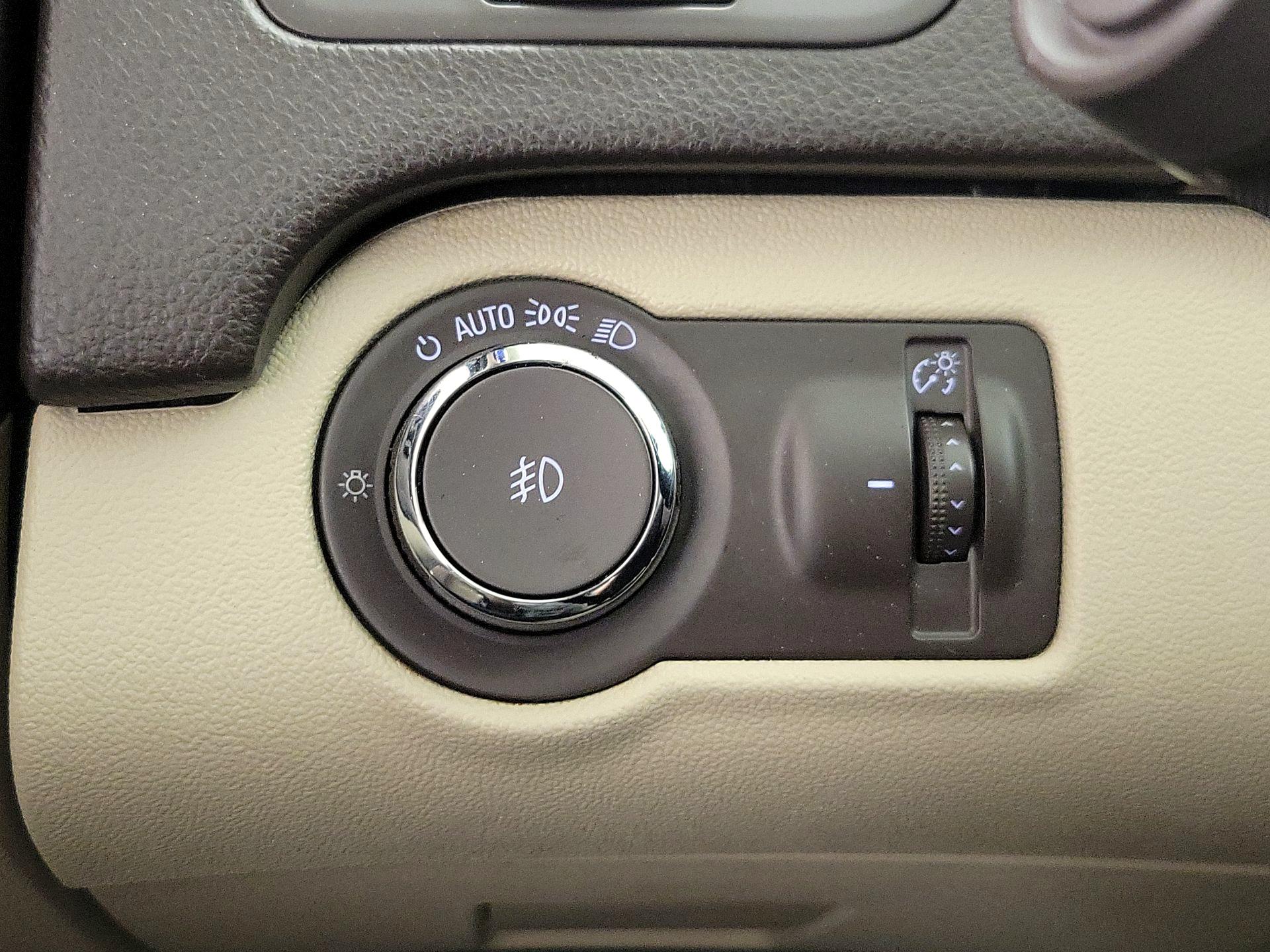 Thumbnail: 2014 Buick Regal - 13