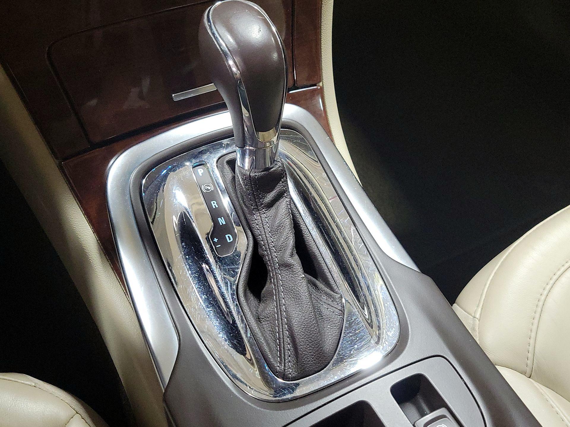 Thumbnail: 2014 Buick Regal - 17