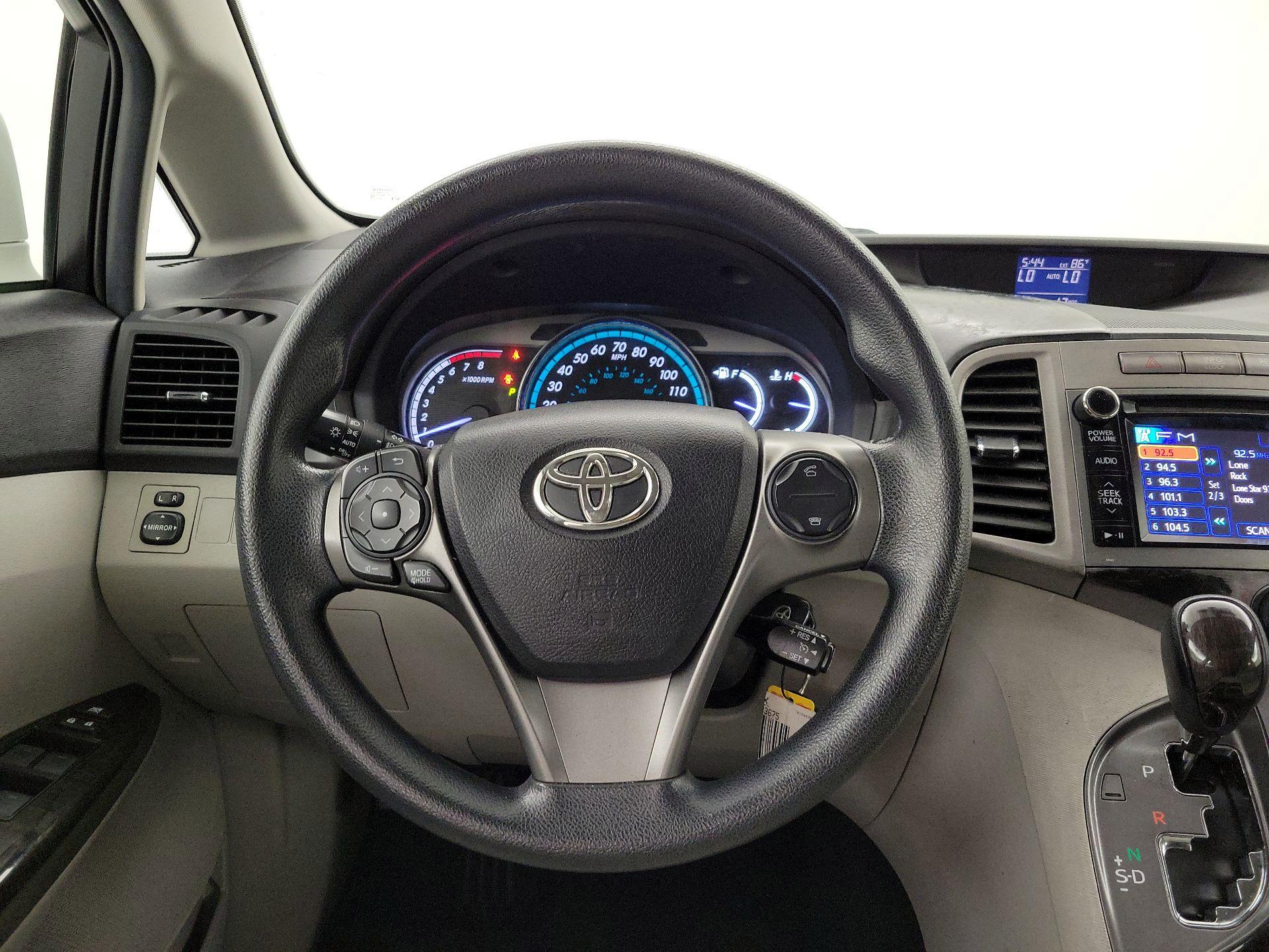 Thumbnail: 2014 Toyota Venza - 10