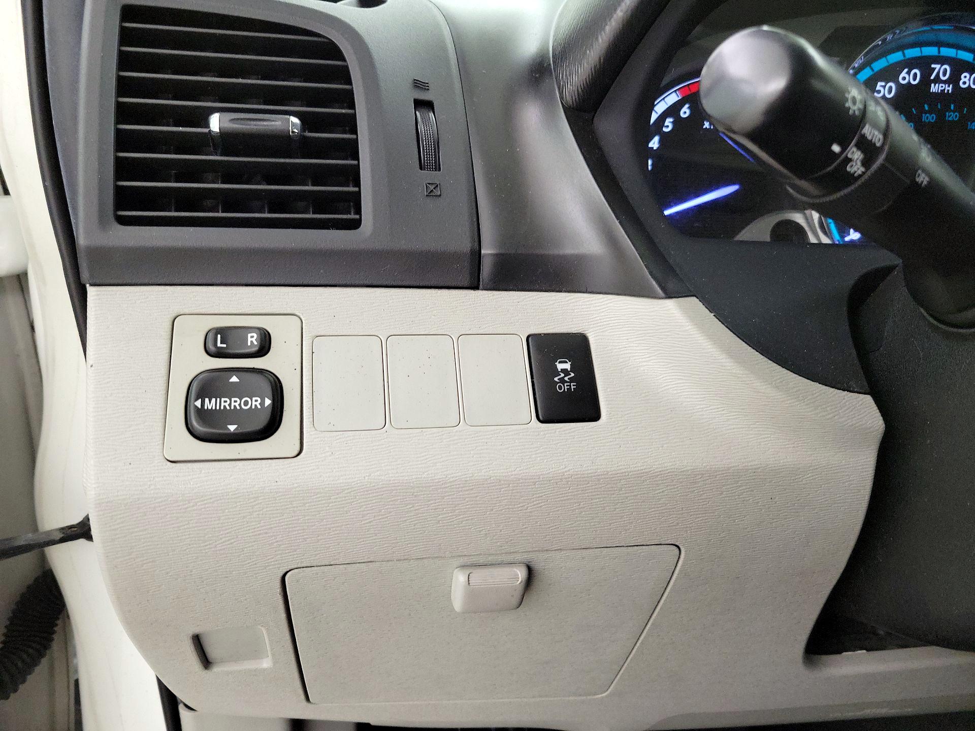 Thumbnail: 2014 Toyota Venza - 13