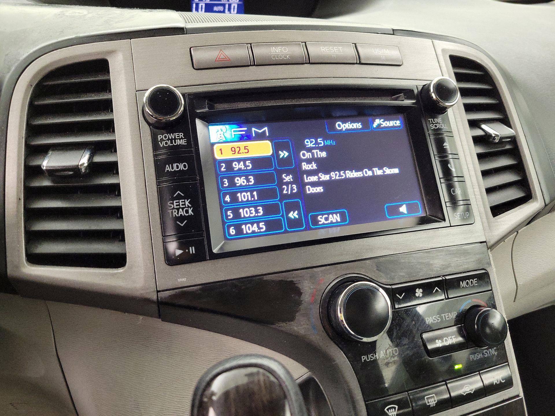 Thumbnail: 2014 Toyota Venza - 14
