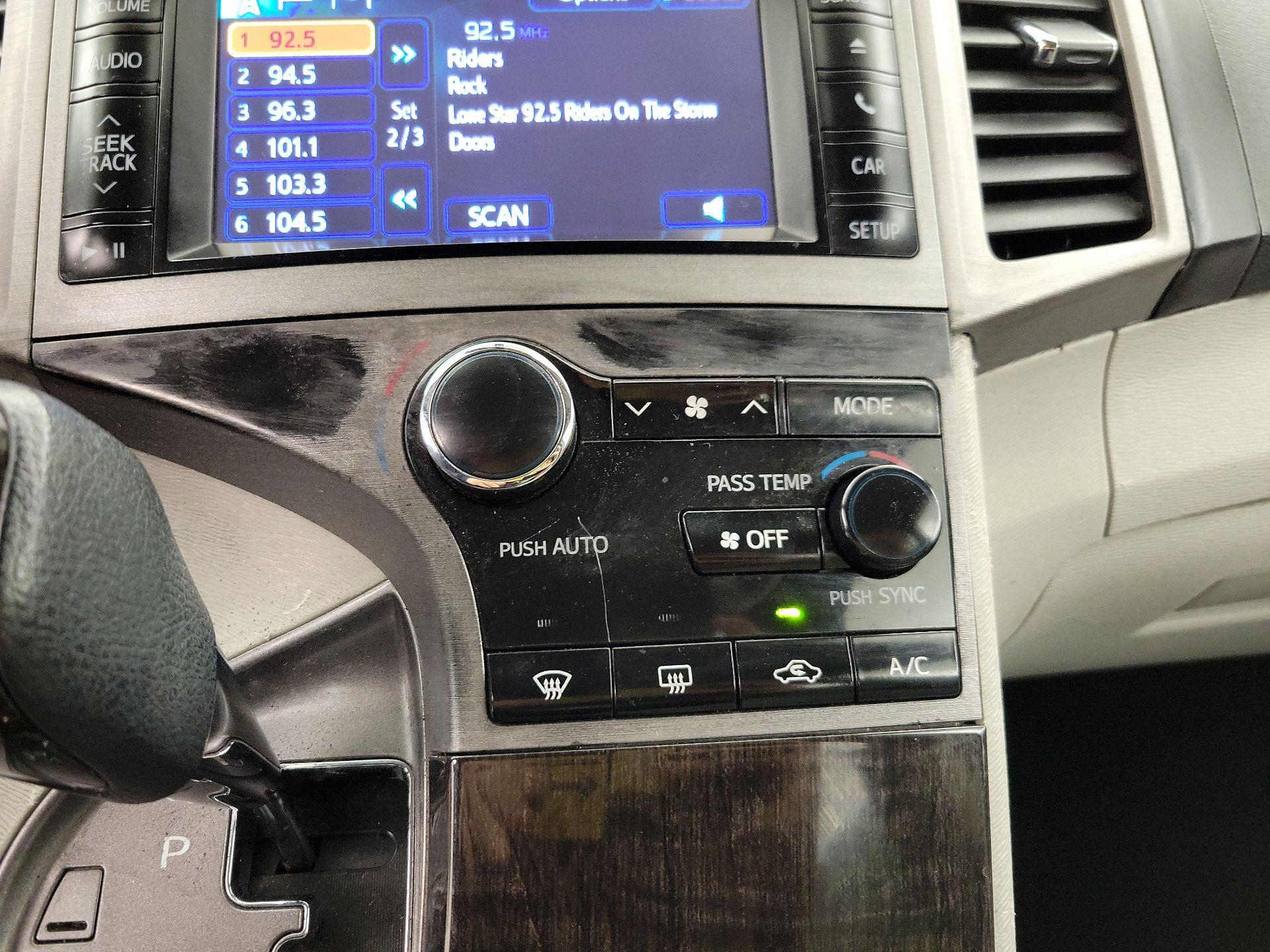 Thumbnail: 2014 Toyota Venza - 15