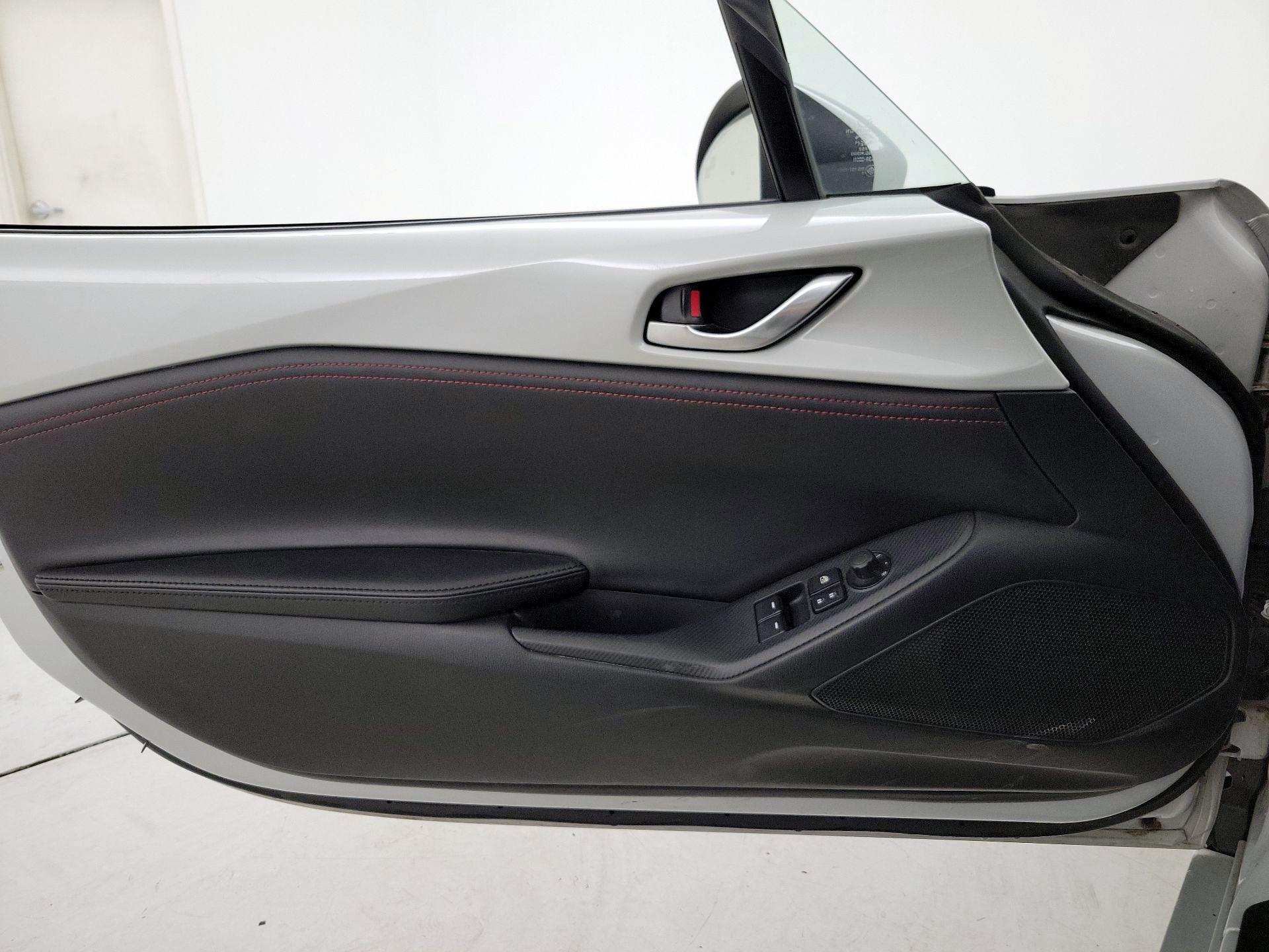 Thumbnail: 2017 Mazda MX-5 Miata - 12