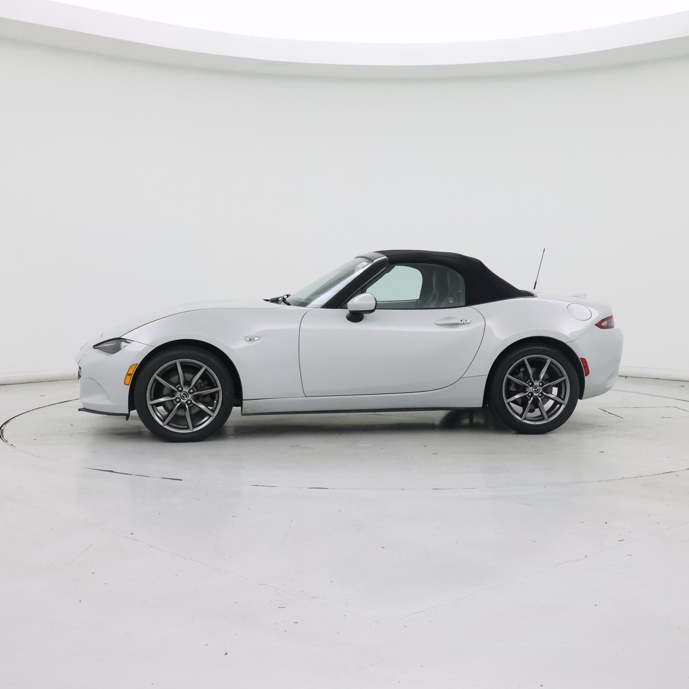 Thumbnail: 2017 Mazda MX-5 Miata - 3