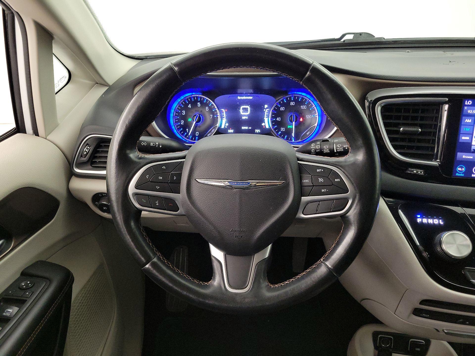 Thumbnail: 2018 Chrysler Pacifica - 10