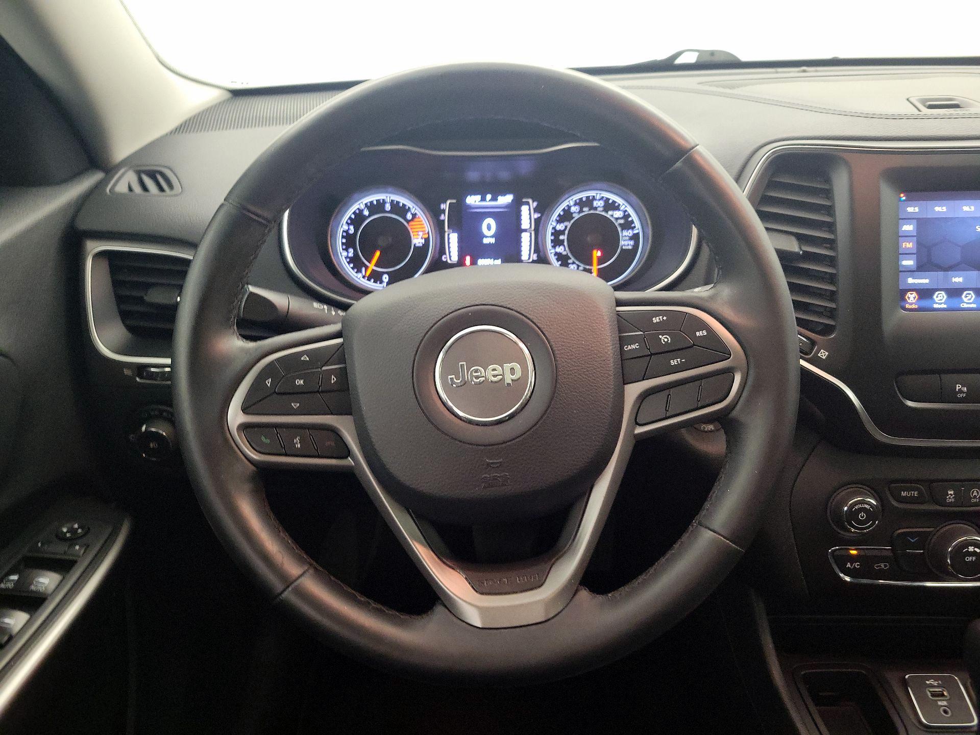 Thumbnail: 2019 Jeep Cherokee - 10