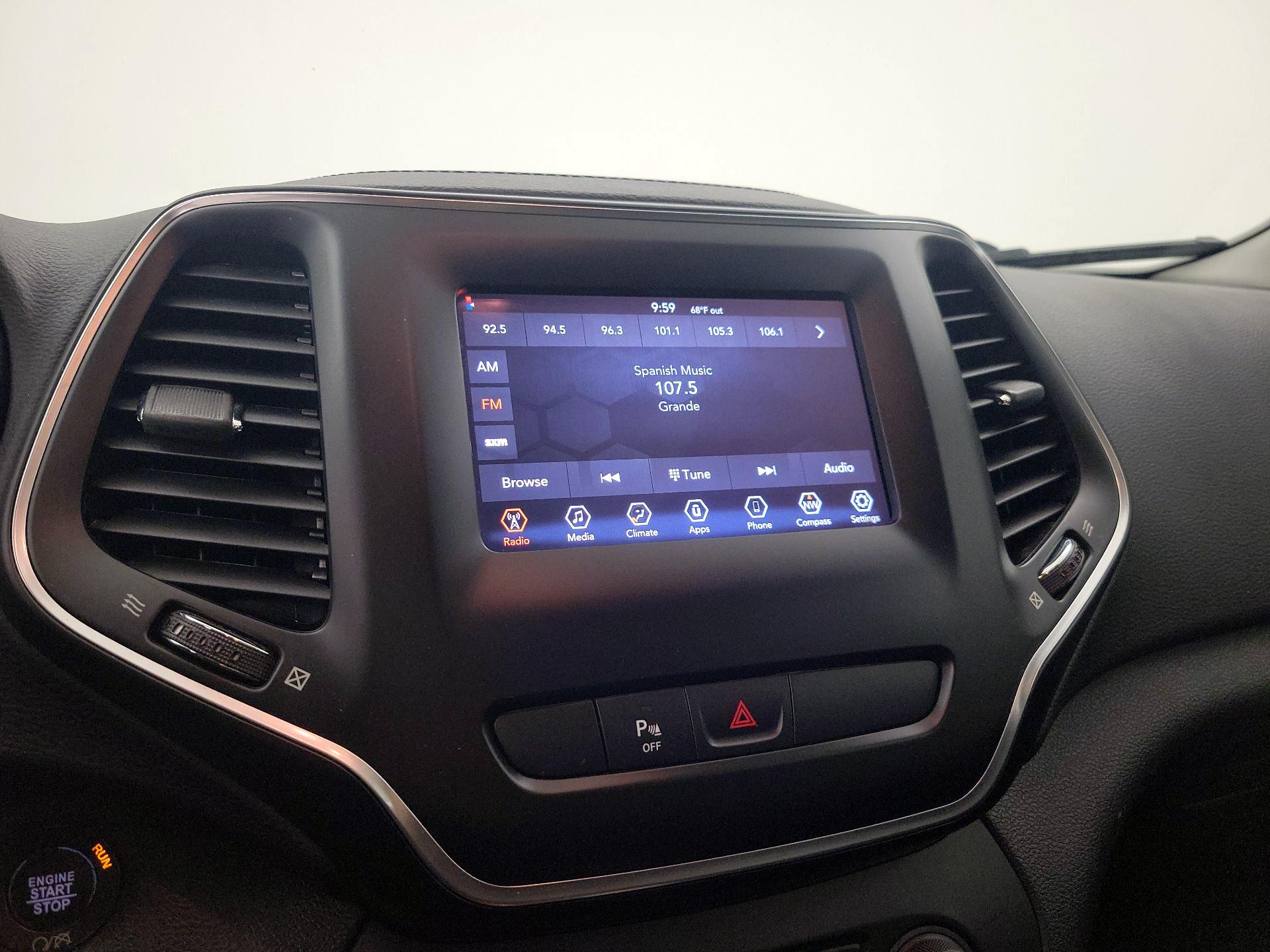 Thumbnail: 2019 Jeep Cherokee - 15