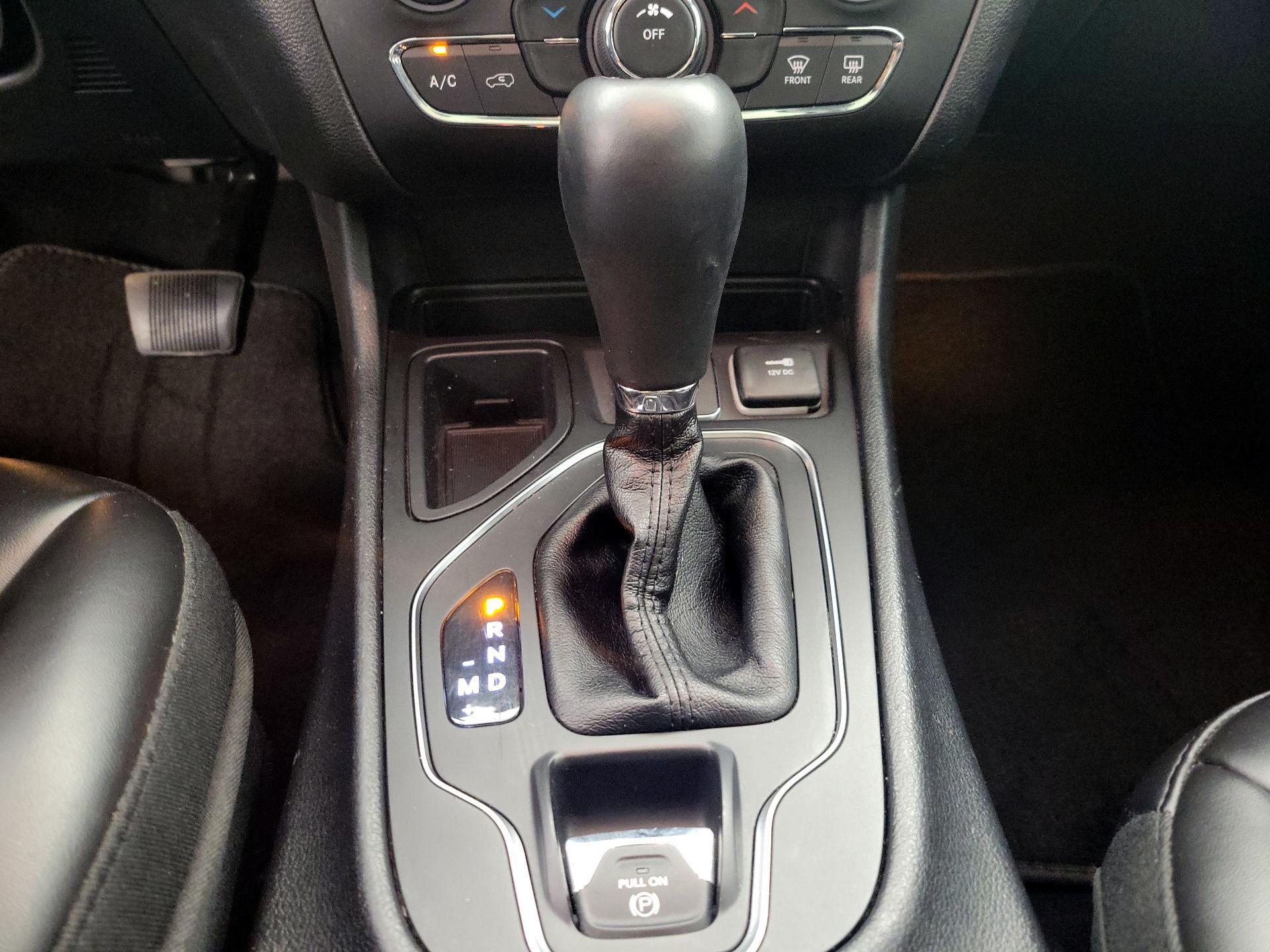 Thumbnail: 2019 Jeep Cherokee - 17