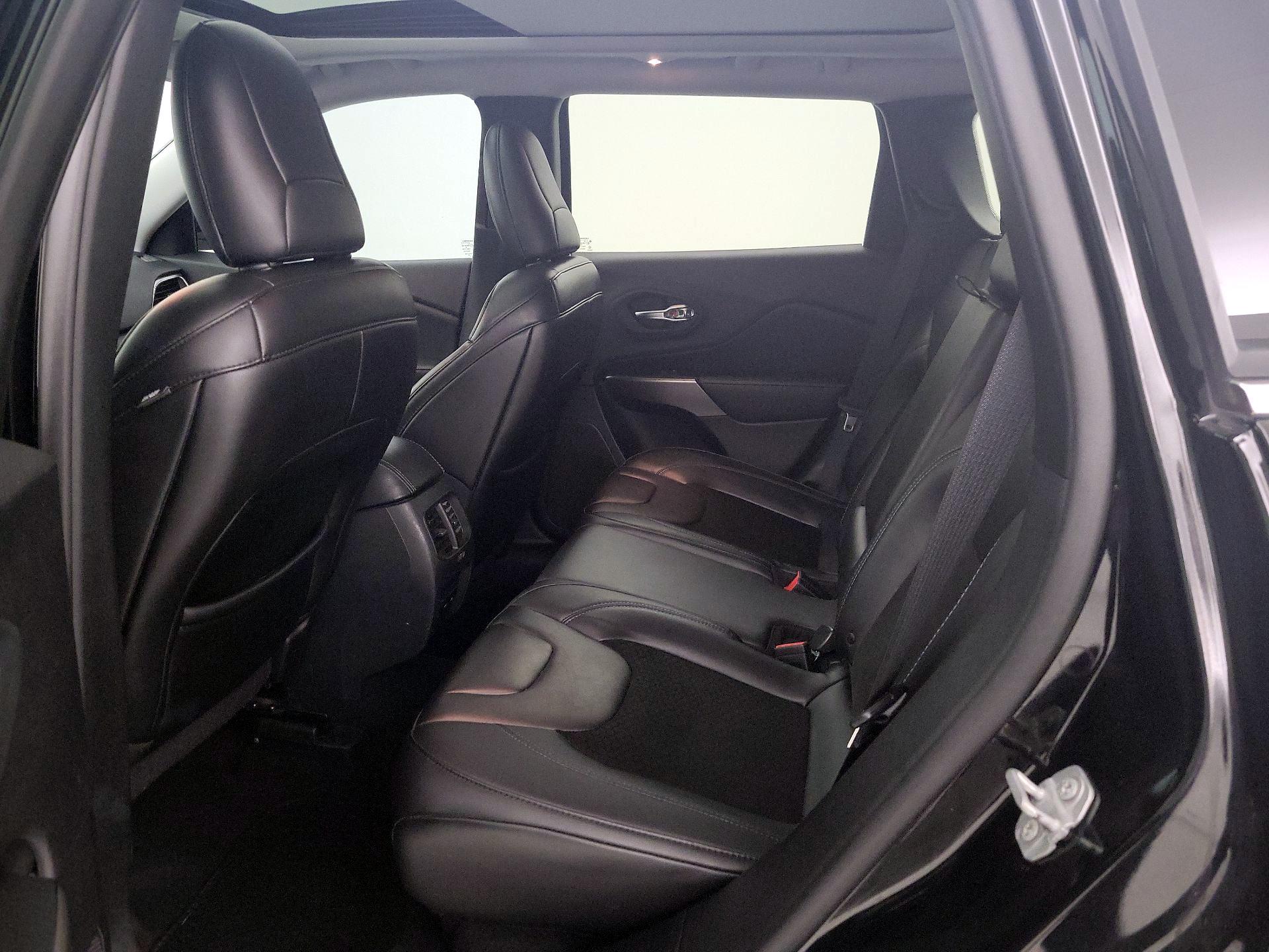 Thumbnail: 2019 Jeep Cherokee - 19
