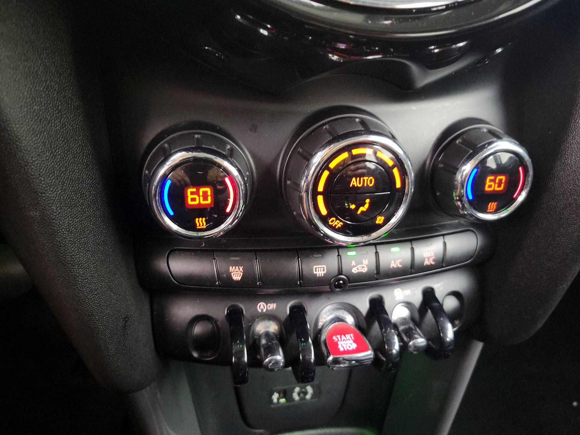 Thumbnail: 2015 MINI Cooper Hardtop - 15