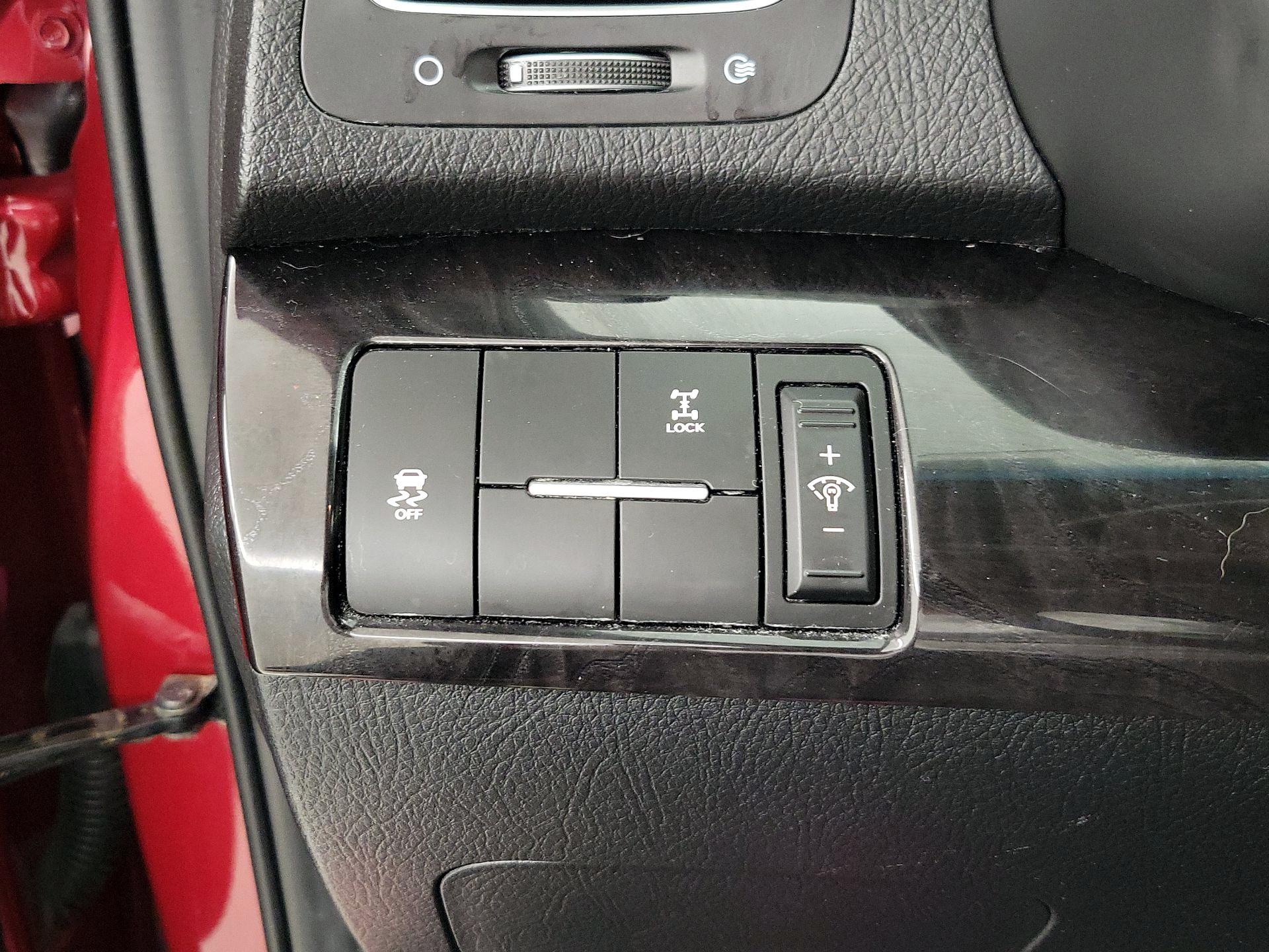 Thumbnail: 2014 Kia Sorento - 13