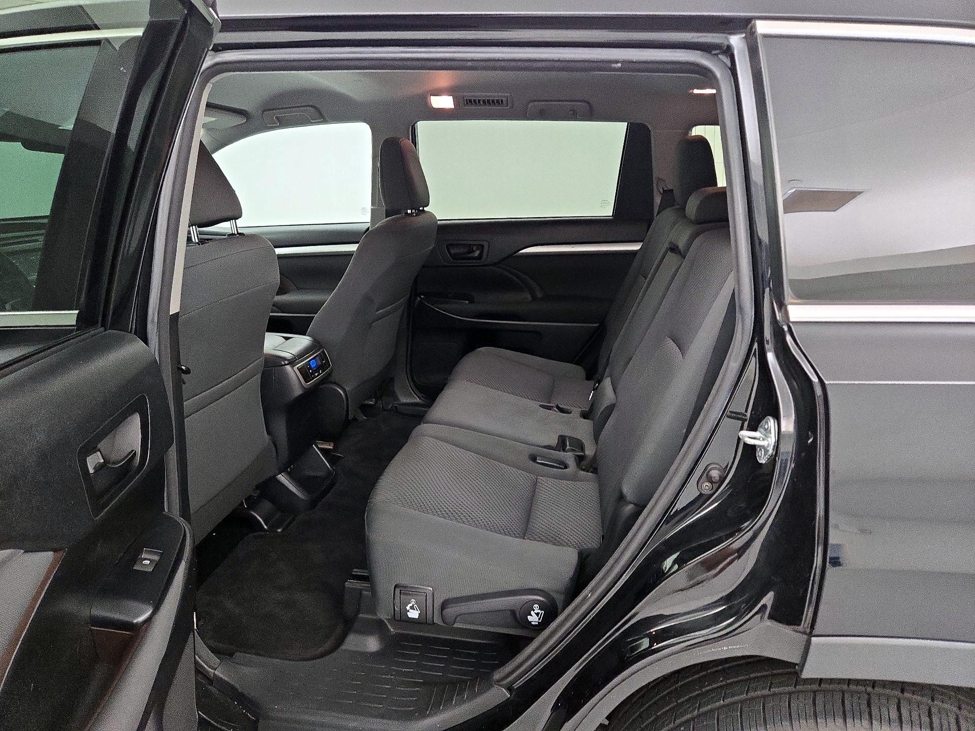 Thumbnail: 2018 Toyota Highlander - 19