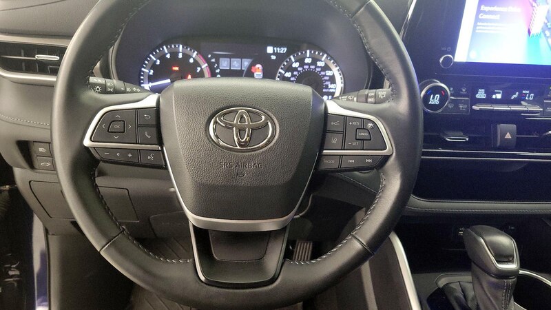 2023 Toyota Highlander LE 10