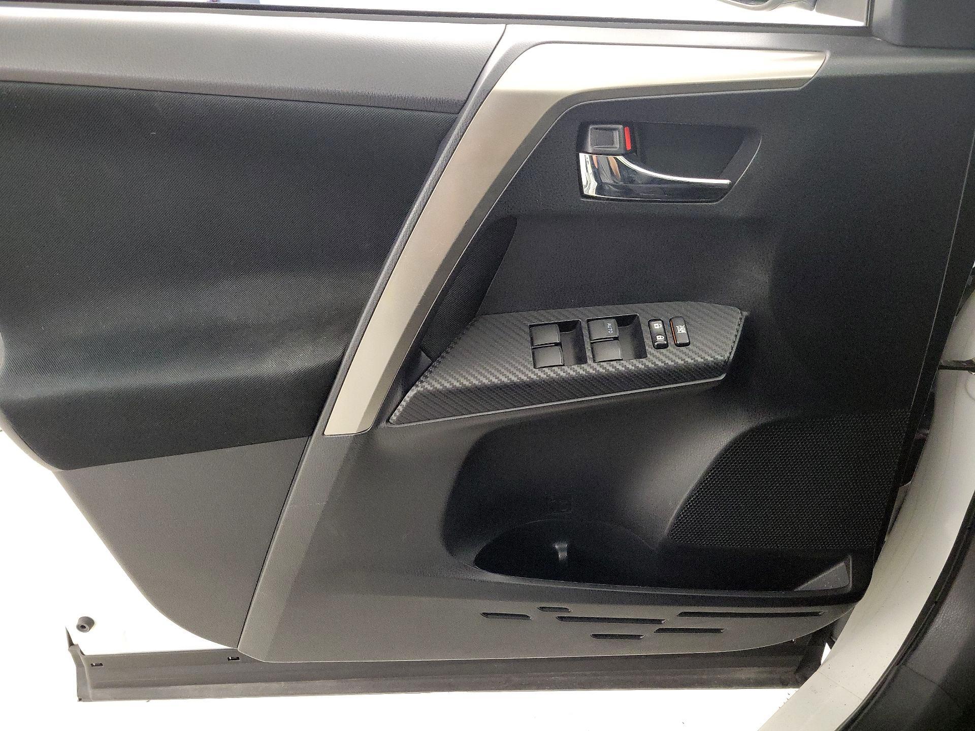 Thumbnail: 2015 Toyota RAV4 - 12