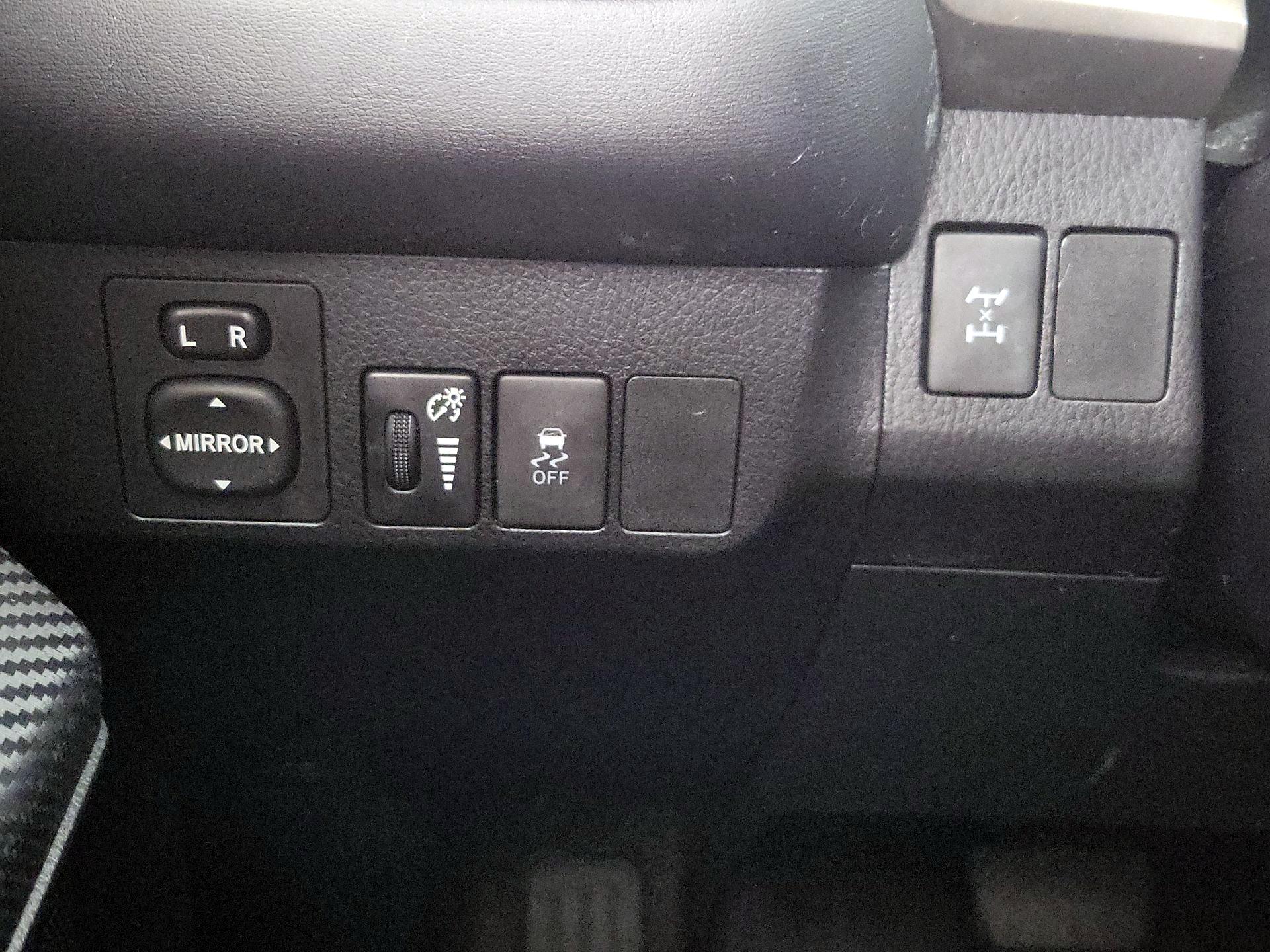 Thumbnail: 2015 Toyota RAV4 - 13