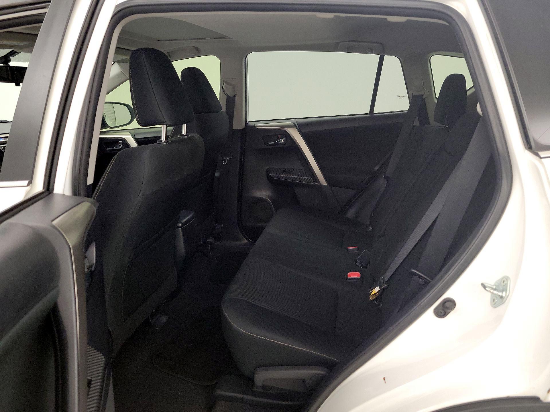Thumbnail: 2015 Toyota RAV4 - 20