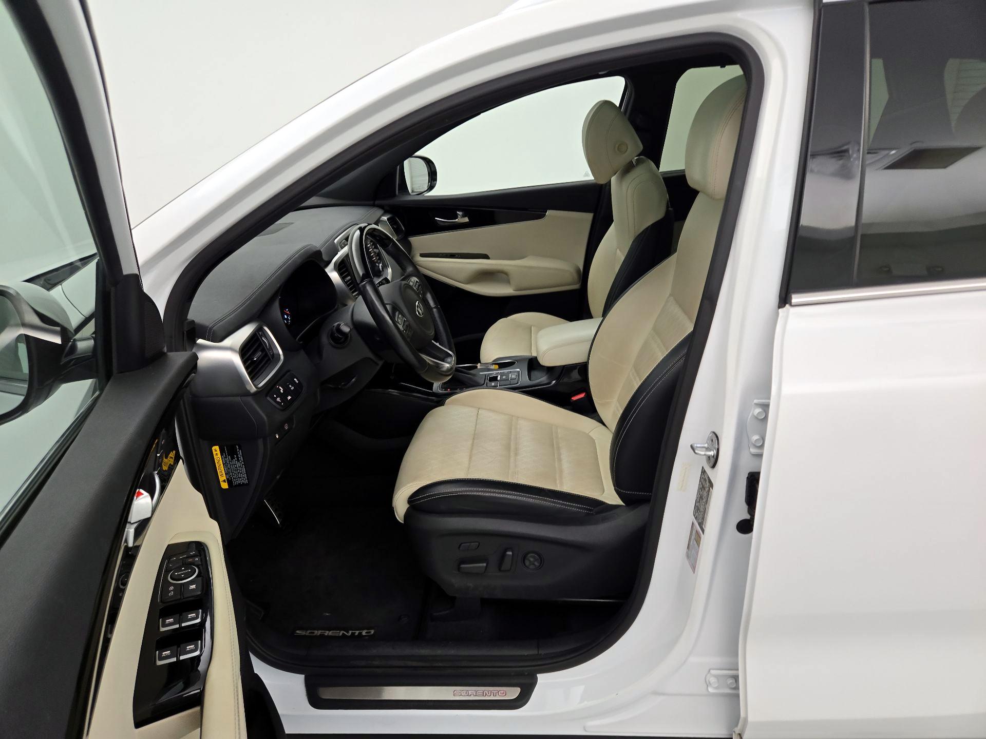 Thumbnail: 2017 Kia Sorento - 11